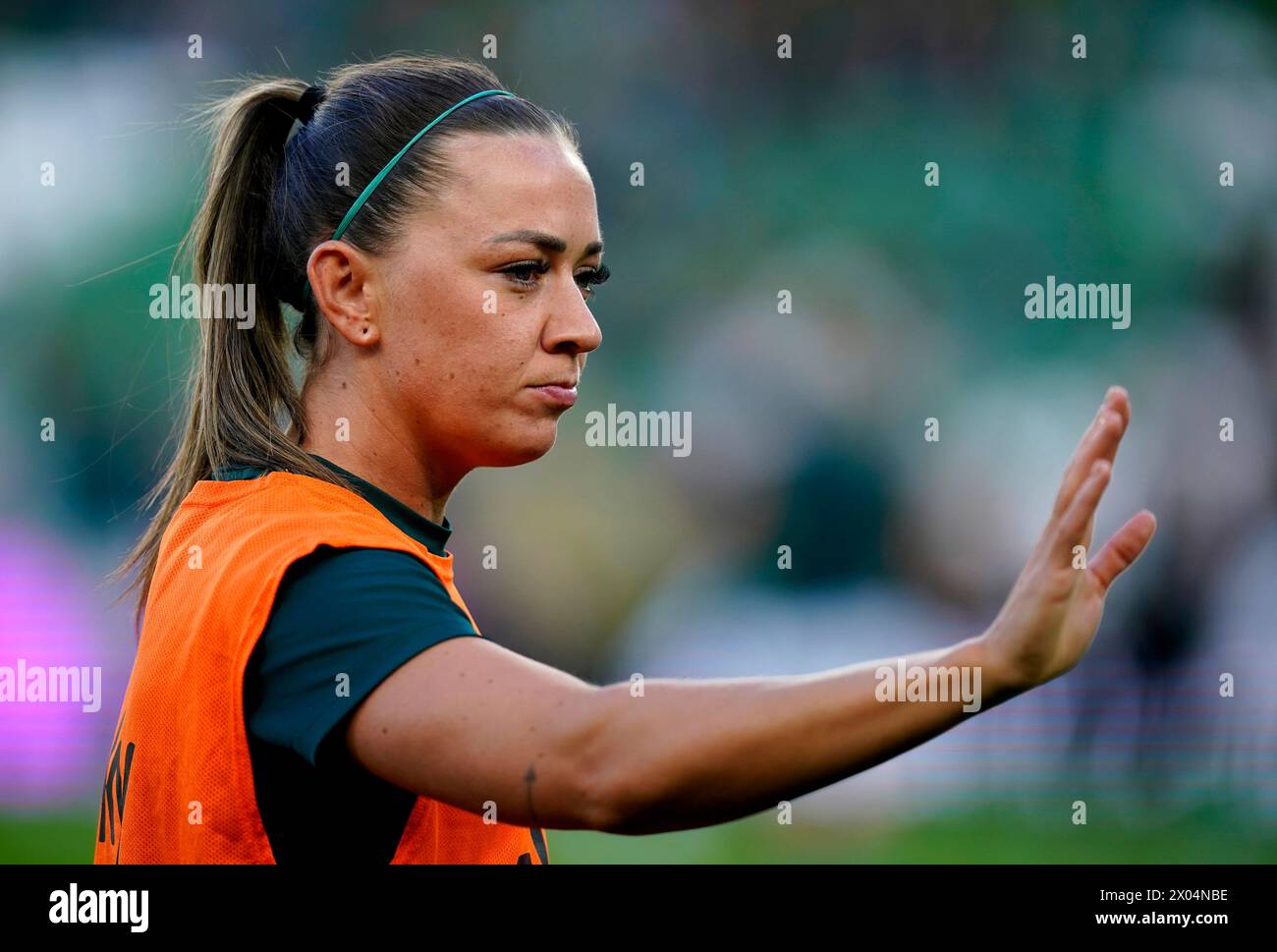 Die irische Katie McCabe hat sich vor der Qualifikationsrunde der UEFA Women's Euro 2025 in der Liga A, Gruppe A3 im Aviva Stadium, Dublin, aufgewärmt. Bilddatum: Dienstag, 9. April 2024. Stockfoto