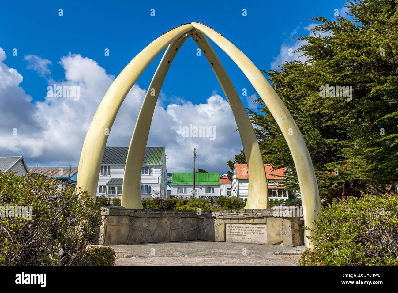 Walebone Arch, Stanley, Falklandinseln, Samstag, 02. Dezember, 2023. Foto: David Rowland / One-Image.com Stockfoto