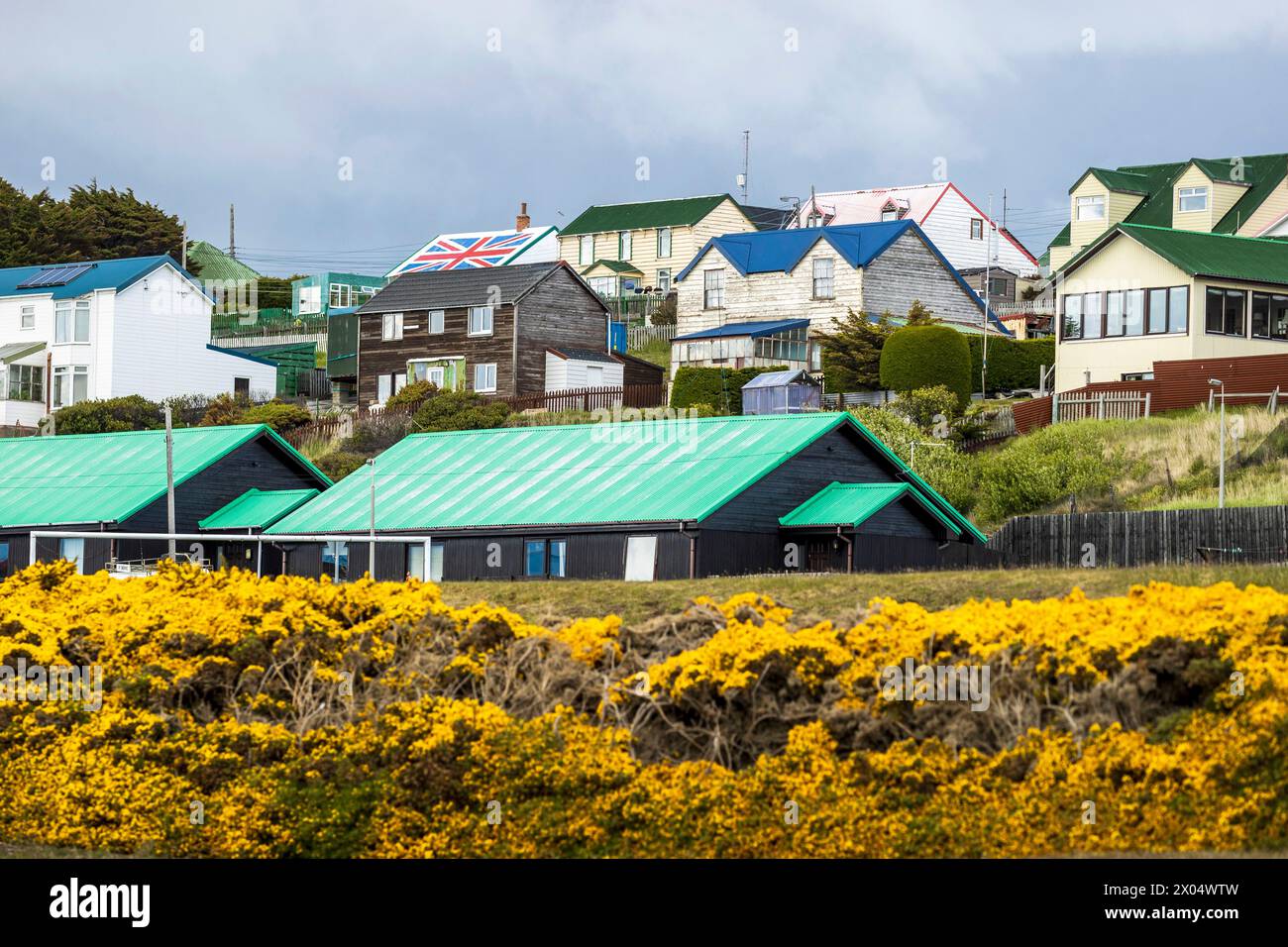 Ein Haus mit einer Union Jack Flag auf dem Dach, Stanley, Falkland Islands, Samstag, 02. Dezember, 2023. Foto: David Rowland / One-Image.com Stockfoto