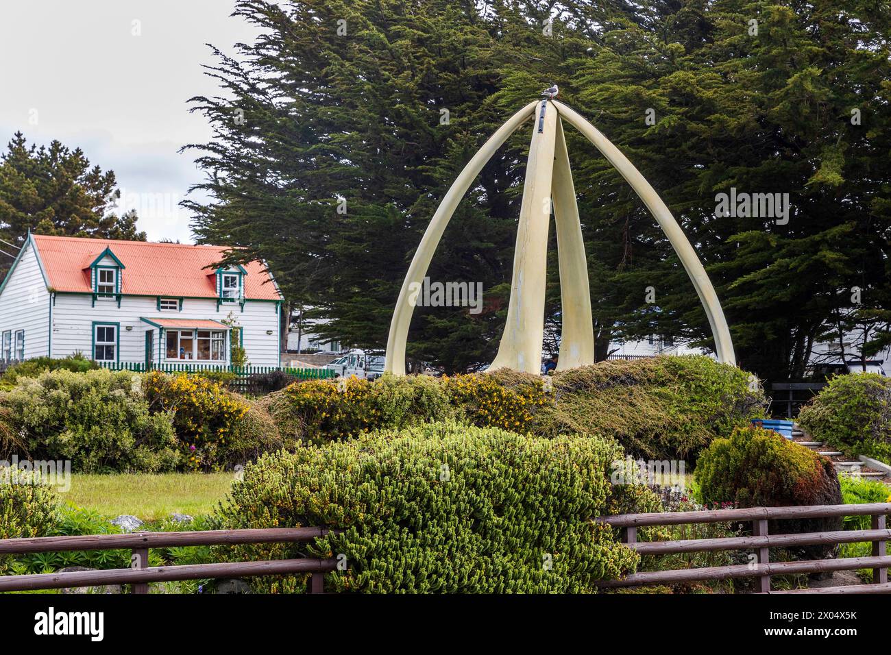 Walebone Arch, Stanley, Falklandinseln, Samstag, 02. Dezember, 2023. Foto: David Rowland / One-Image.com Stockfoto