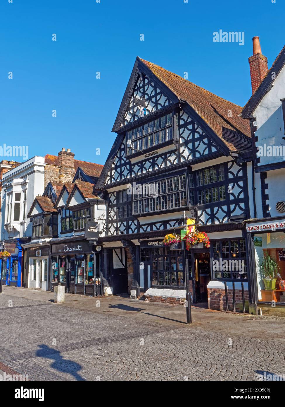 UK, Somerset, Taunton, Fore Street Shops und Tudor Tavern. Stockfoto