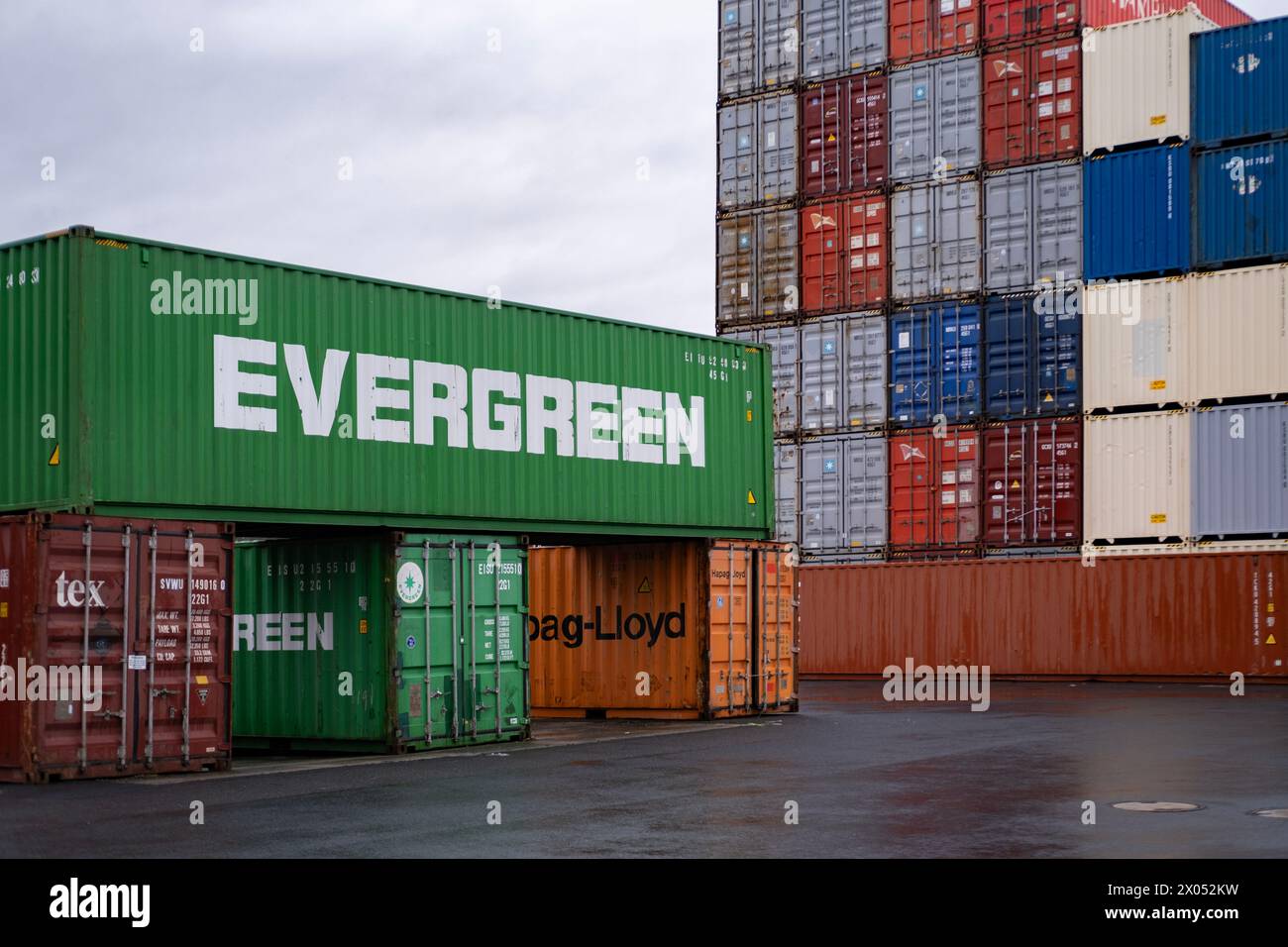 Taiwan Evergreen Marine Corporation Shipping Containers größtes Versand- und Logistikunternehmen in Hafen-, Logistik- und Lieferkettenmanagement, Stockfoto