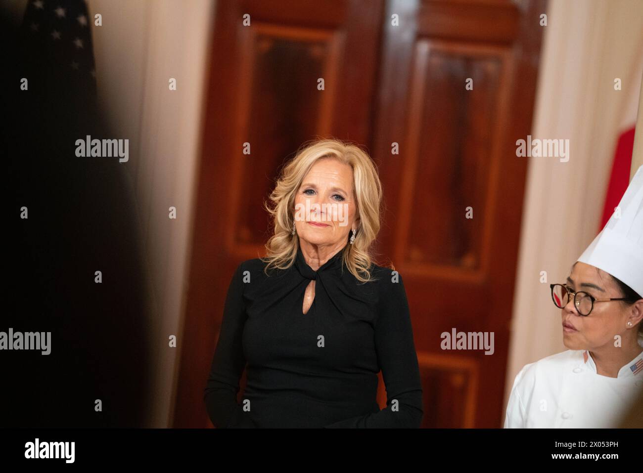 Am 9. April machte First Lady Jill Biden eine Medienvorschau über das, was sie für das Staatsessen hatten. Die Chefköche waren da, um über das Menü zu sprechen Stockfoto