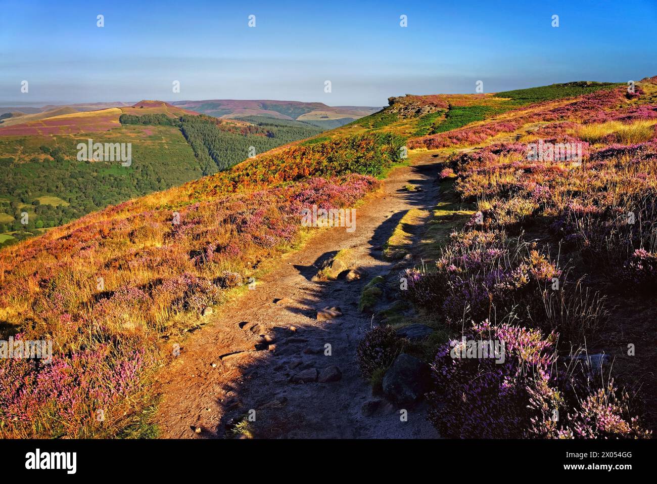 Großbritannien, Derbyshire, Peak District, Bamford Edge und Win Hill. Stockfoto