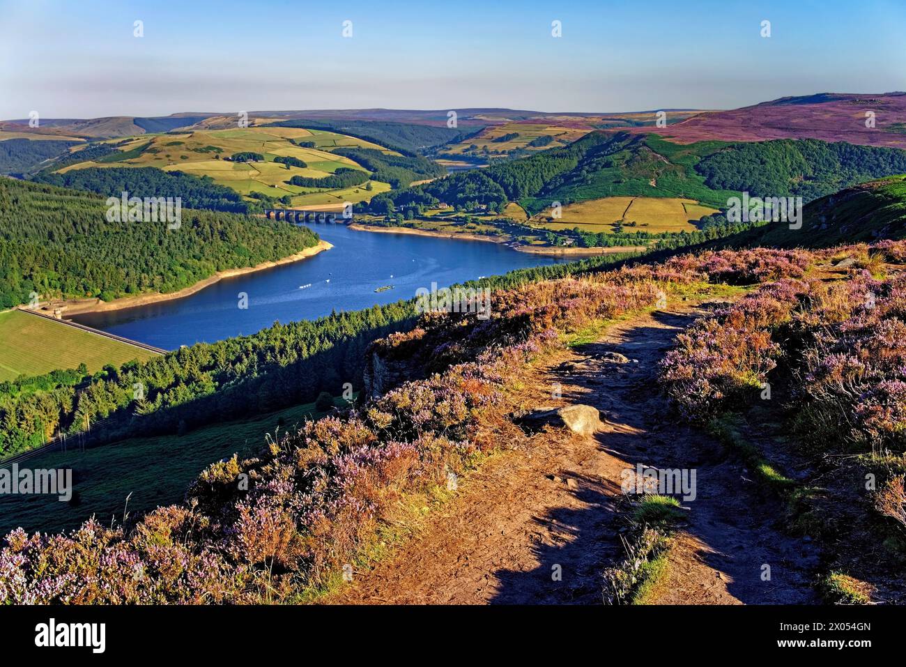 Großbritannien, Derbyshire, Peak District, Ladybower Reservoir ab Bamford Edge Stockfoto