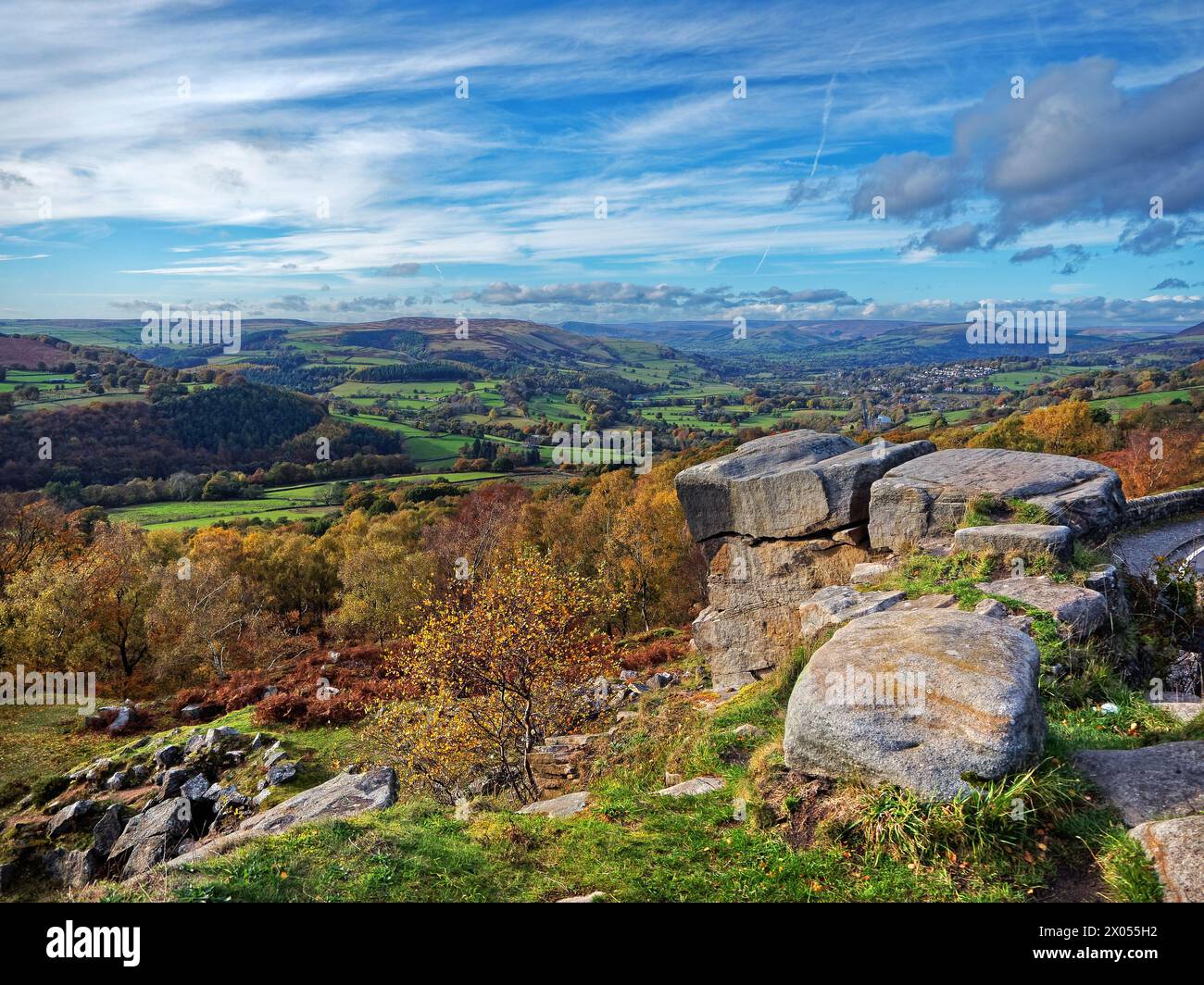 Großbritannien, Derbyshire, Peak District, Blick über Hope Valley von Surprise View. Stockfoto