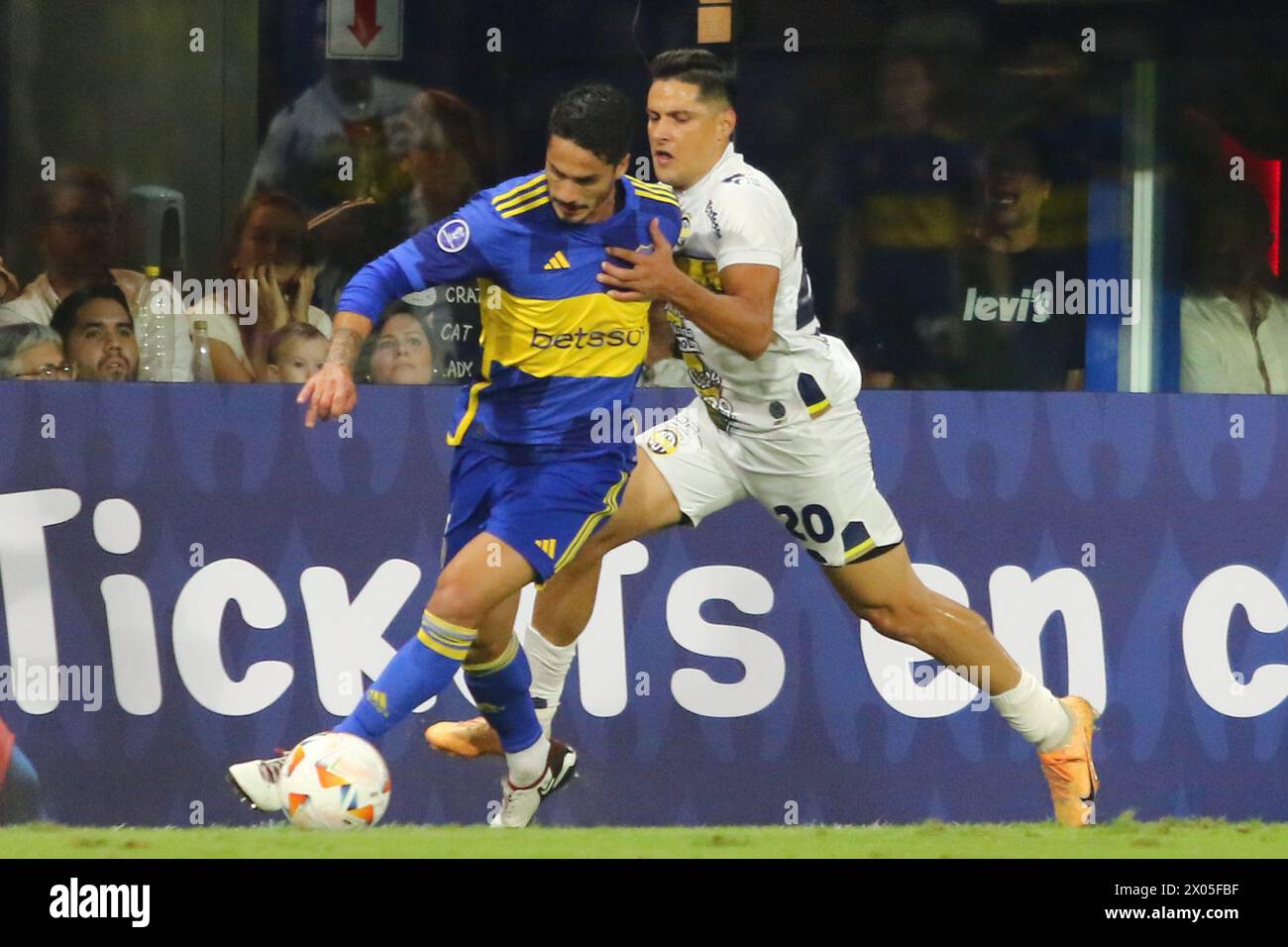 Buenos Aires, 09.04.2024: Nicolas Figal von Boca Juniors während des Spiels zur 2. Runde des CONMEBOL Sudamericana Cup für Gruppe D im La Bombonera Stadium ( Credit: Néstor J. Beremblum/Alamy Live News) Stockfoto