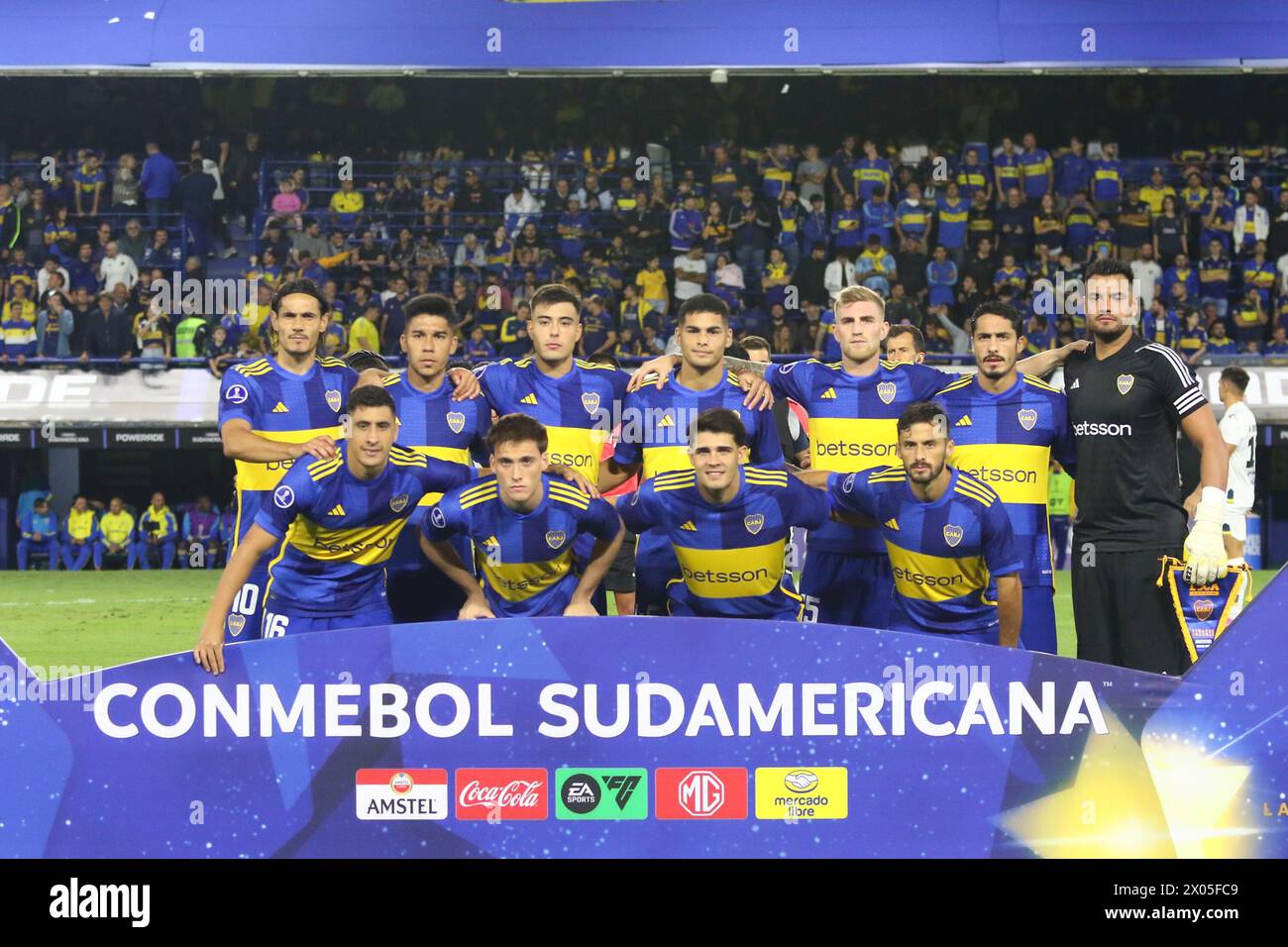 Buenos Aires, 09.04.2024: Team der Boca Juniors vor dem Spiel für die 2. Runde des CONMEBOL Sudamericana Cup für Gruppe D im La Bombonera Stadium ( Credit: Néstor J. Beremblum/Alamy Live News) Stockfoto