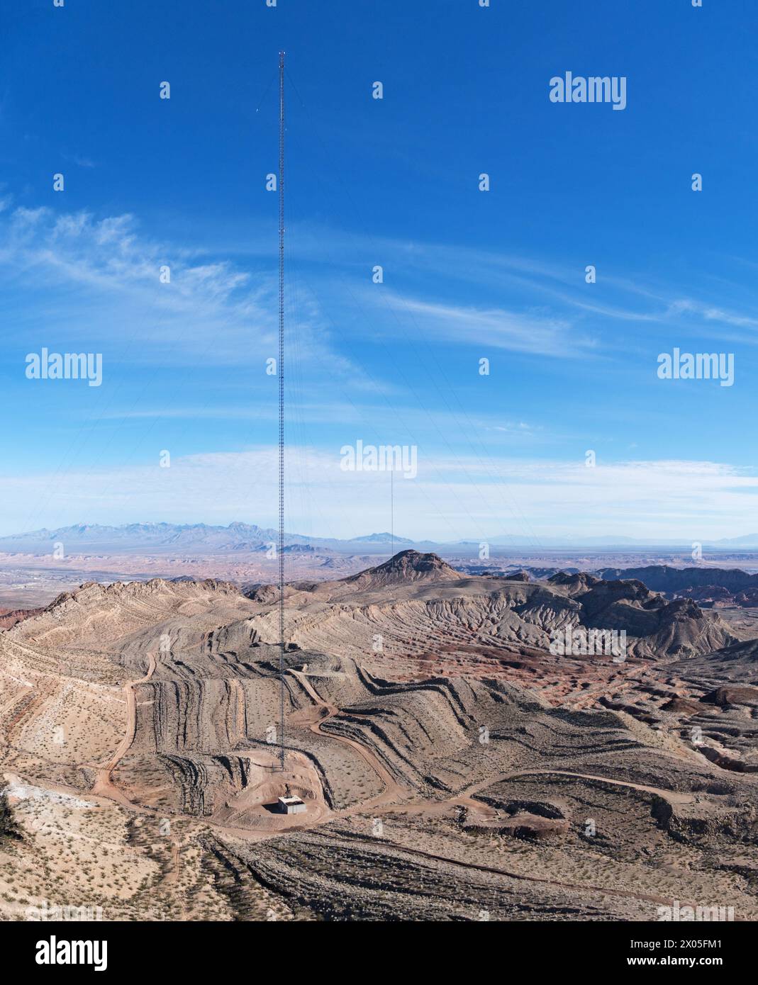 fernsehantennenmasten in den North Muddy Mountains von Nevada Stockfoto