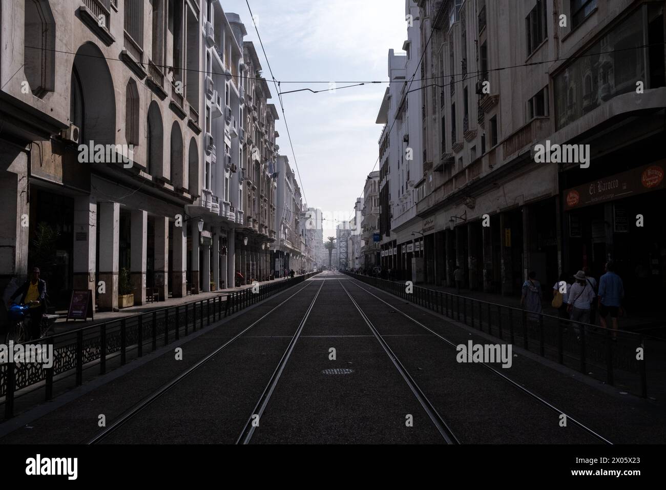 Gebäude, die die Bevölkerungsdichte im Art déco-Viertel zeigen, das unter dem französischen Protektorat das europäische Viertel der Stadt war und Heimat von s ist Stockfoto