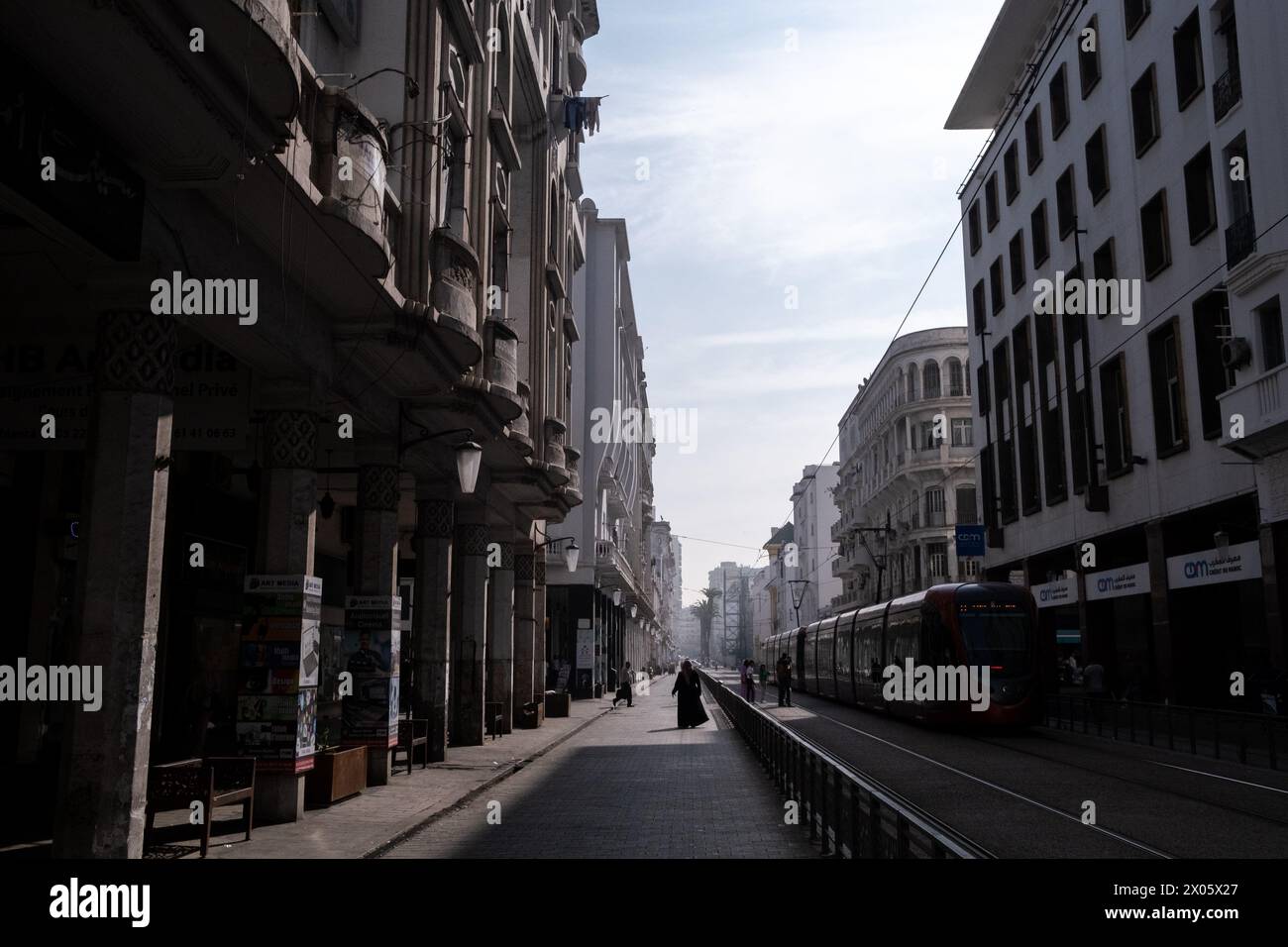 Gebäude, die die Bevölkerungsdichte im Art déco-Viertel zeigen, das unter dem französischen Protektorat das europäische Viertel der Stadt war und Heimat von s ist Stockfoto