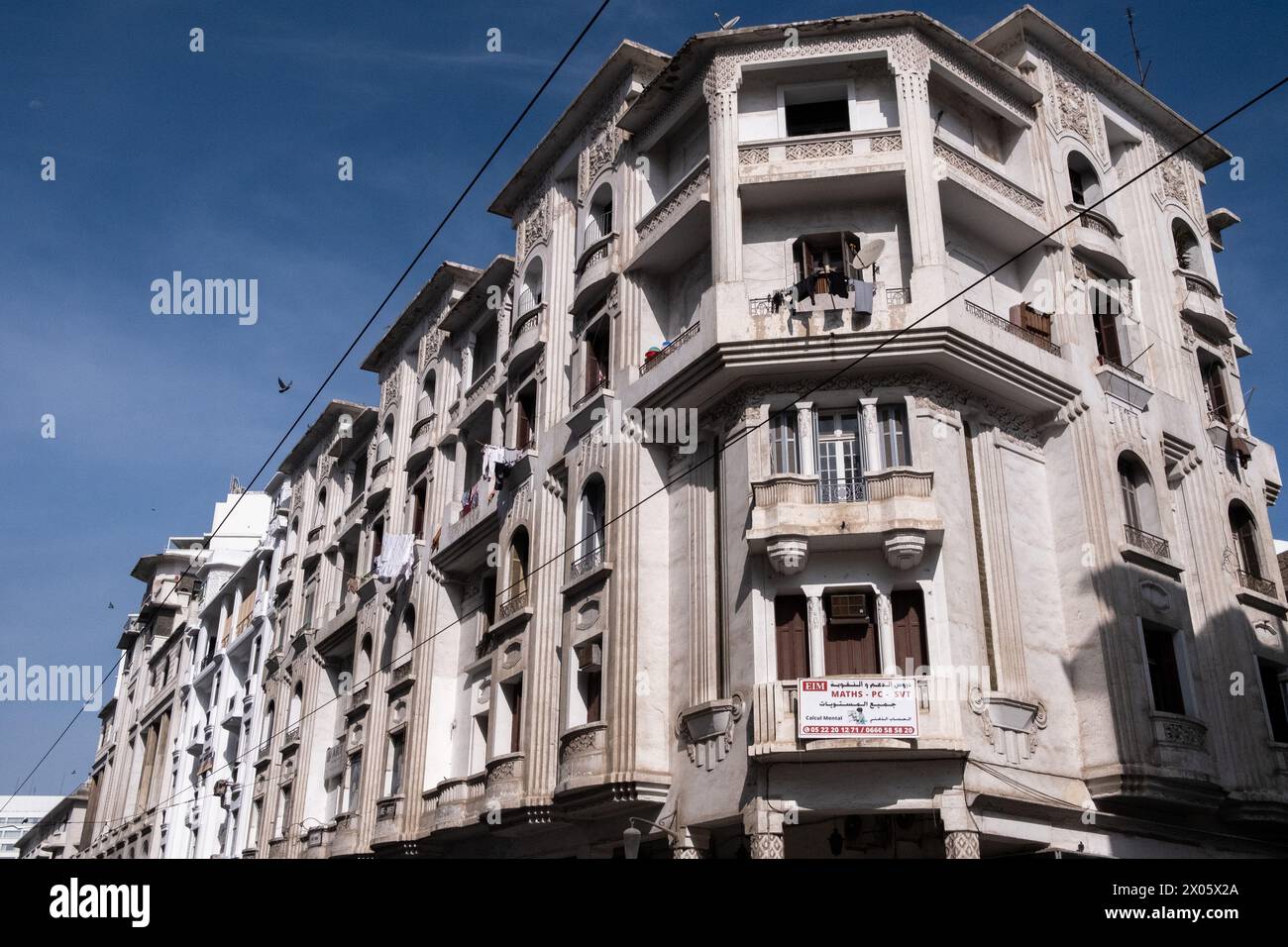 Gebäude, die die Bevölkerungsdichte im Art déco-Viertel zeigen, das unter dem französischen Protektorat das europäische Viertel der Stadt war und Heimat von s ist Stockfoto