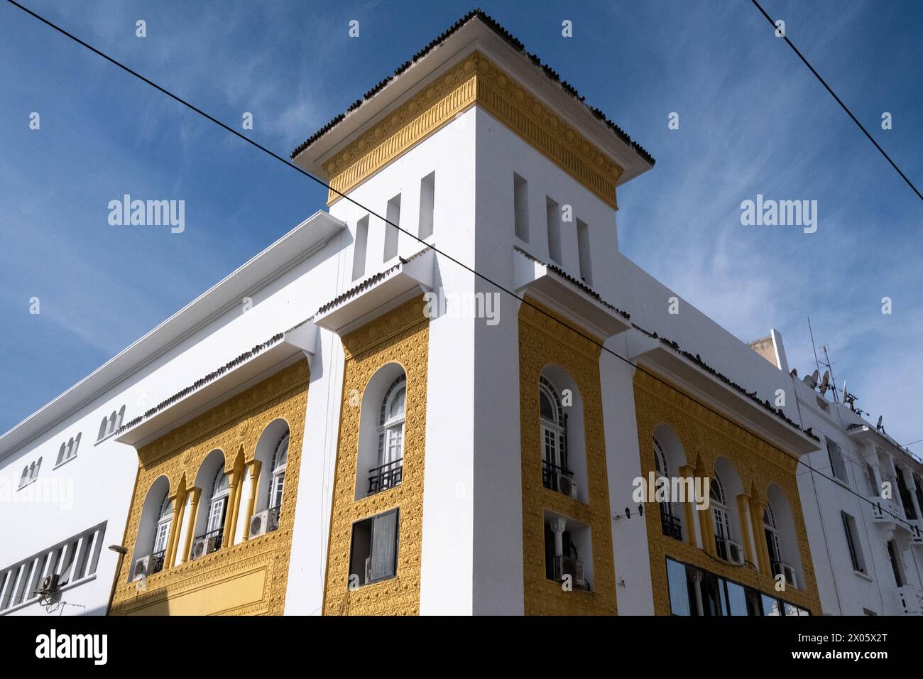 Gebäude, die die Bevölkerungsdichte im Art déco-Viertel zeigen, das unter dem französischen Protektorat das europäische Viertel der Stadt war und Heimat von s ist Stockfoto