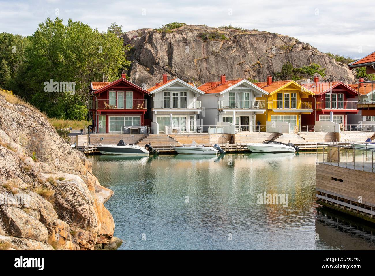 Modernes Leben in traditionellem Stil an der Westküste Schwedens Stockfoto
