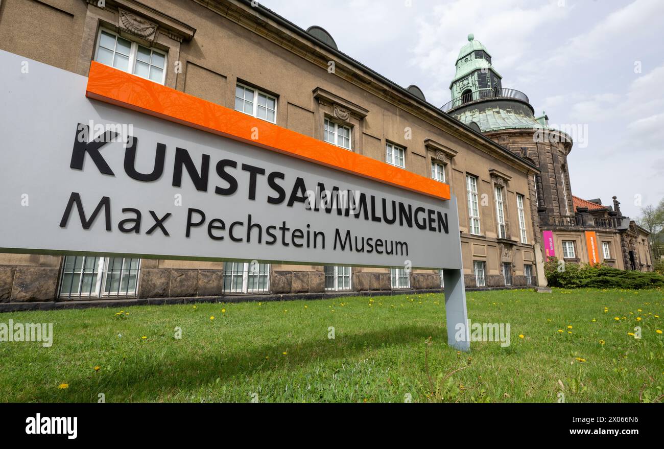 PRODUKTION - 09. April 2024, Sachsen, Zwickau: Ansicht der Zwickauer Kunstsammlungen. Anlässlich des zehnten Jubiläums des Max-Pechstein-Museums findet vom 12. Bis 14. April ein festliches Wochenende statt. Das Museum präsentiert in seiner Dauerausstellung über 50 Werke des deutschen Expressionisten aus sieben Jahrzehnten. Anlässlich des Jubiläums werden ausgewählte Objekte aus dem umfangreichen Bestand der Kunstsammlungen, die bisher selten oder nie gezeigt wurden, nun ausgestellt. Die Kunstsammlungen bleiben bis Ende Juni geöffnet, bis das historische Gebäude umfassend renoviert wird. Pho Stockfoto