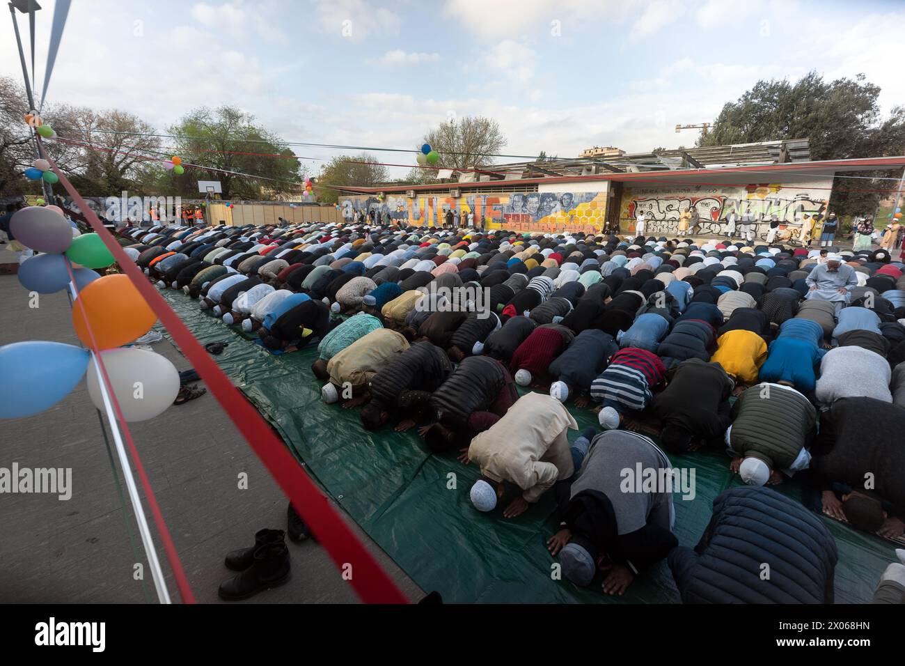 Italien, Rom: Feier von ID al-fitr im Stadtteil Torpignattara am letzten Tag des Ramadan 2024 Stockfoto