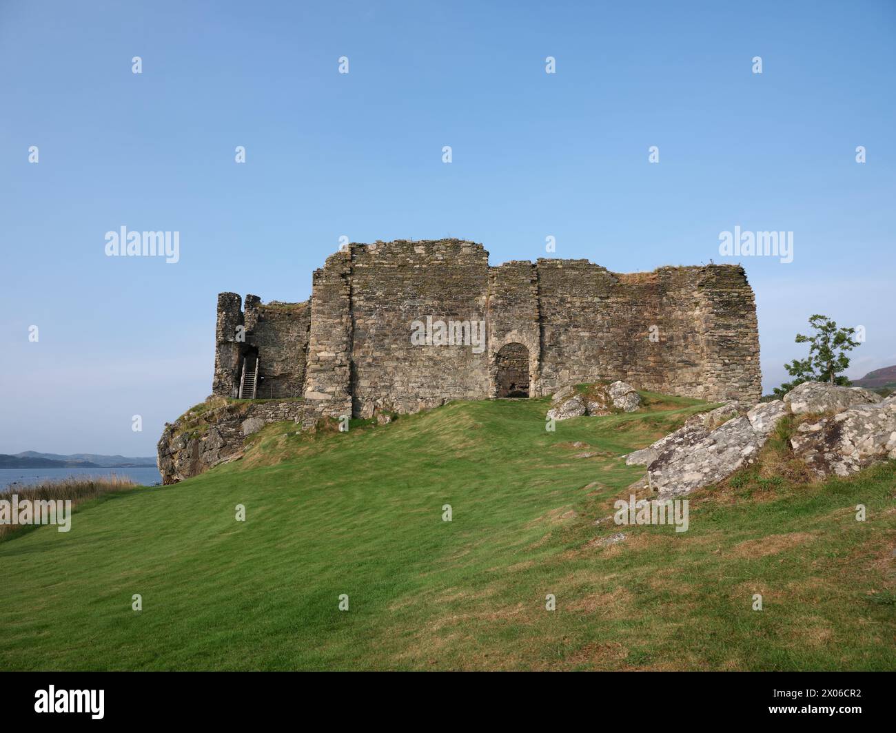 Castle Sween, auch bekannt als Caisteal Suibhne und Caistéal Suibhne, liegt am östlichen Ufer des Loch Sween in Knapdale Argyll, Schottland, Großbritannien Stockfoto