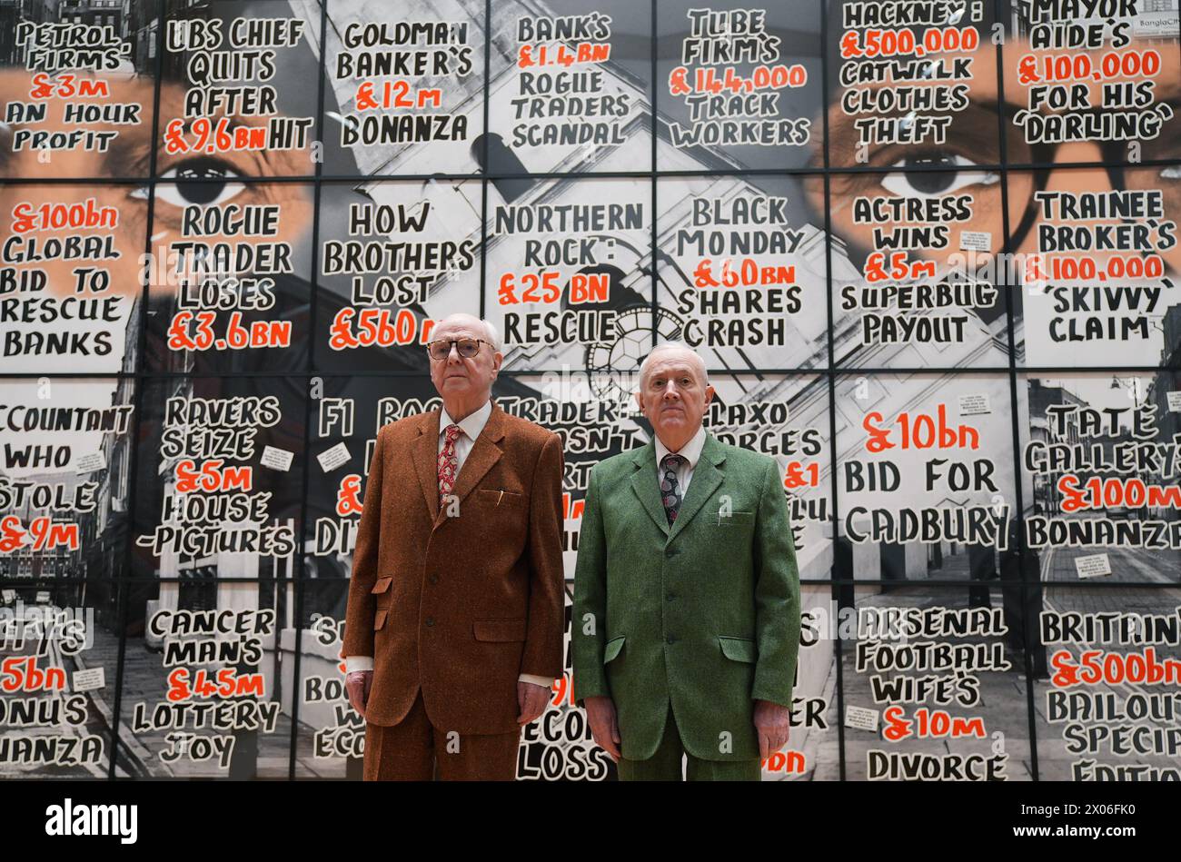 Künstler Gilbert & George während eines Fotoaufrufs für „London Pictures“, die zweite Ausstellung im Gilbert & George Centre in London, die ein Jahr der Eröffnung des Zentrums feiert. Die Ausstellung, die am 12. April eröffnet wird, ist ihre größte Bildergruppe mit 292 von Gilbert & George geschaffenen Stücken aus der Sortierung und Klassifizierung nach Thema von 3.712 Zeitungspostern, die von den Künstlern über mehrere Jahre gestohlen wurden. Bilddatum: Mittwoch, 10. April 2024. Stockfoto