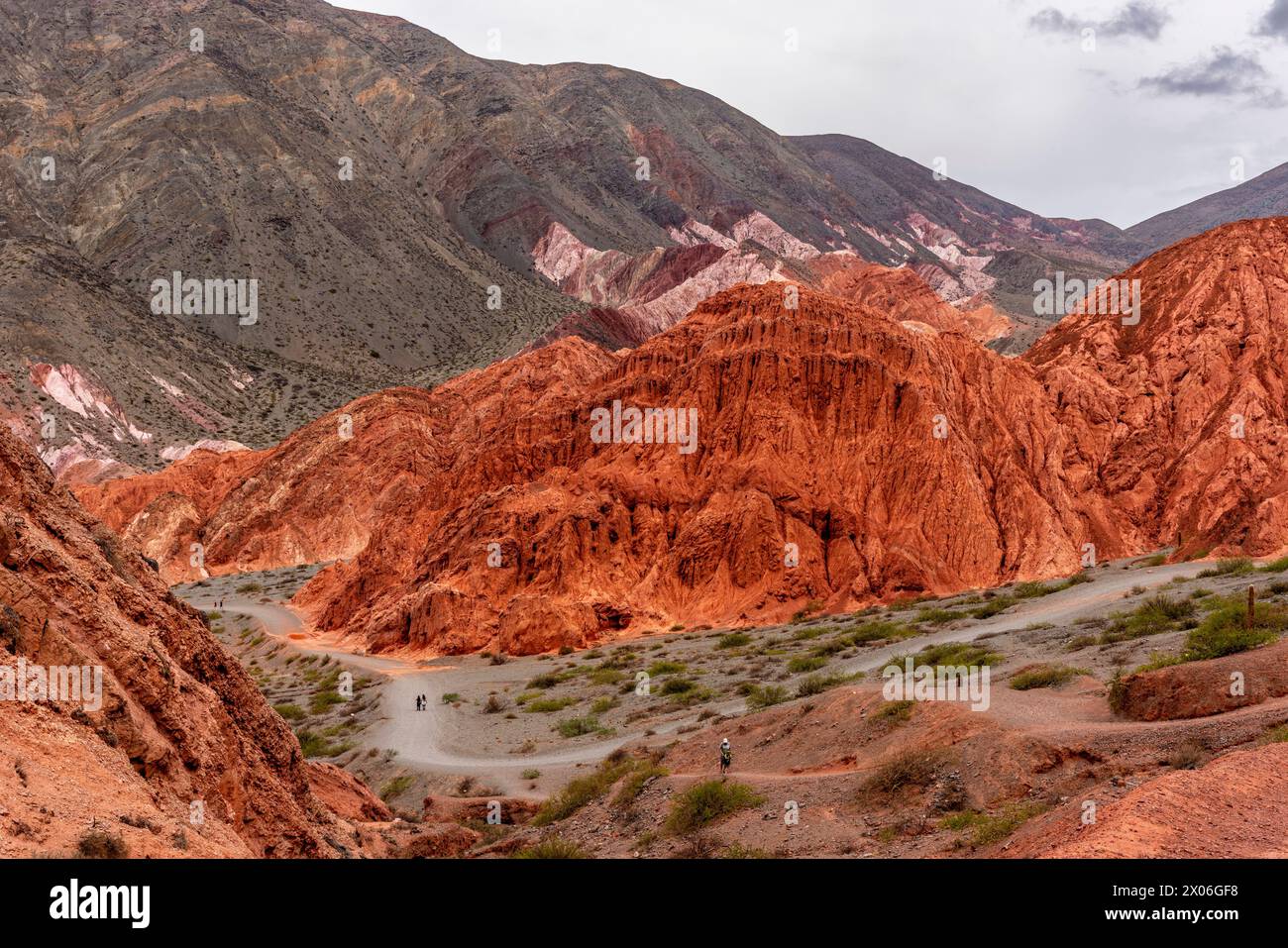 Farbenfrohe Landschaften rund um das Dorf Purmamarca, Provinz Jujuy, Argentinien. Stockfoto