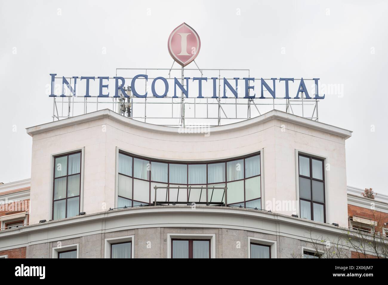 Madrid, Spanien. April 2024. Das britische multinationale Unternehmen InterContinental Hotels Group (IHG), das als IHG Hotels & Resorts in Spanien vermarktet wird. (Foto: Xavi Lopez/SOPA Images/SIPA USA) Credit: SIPA USA/Alamy Live News Stockfoto