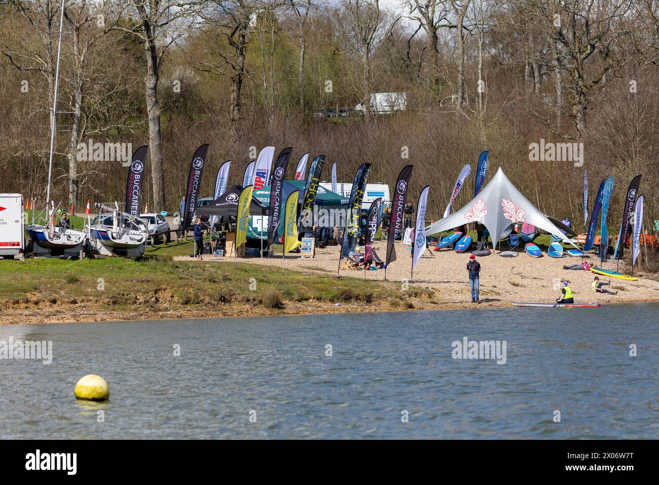 GBSUP Bewl Bash National SUP Paddle Racing Event Village im Bewl Reservoir, Lamberhurst Kent. Stockfoto