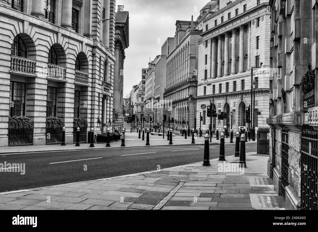Historische Bürogebäude in der Lombard Street mit Mansion House Street gegenüber der U-Bahnstation Bank, City of London, London Stockfoto