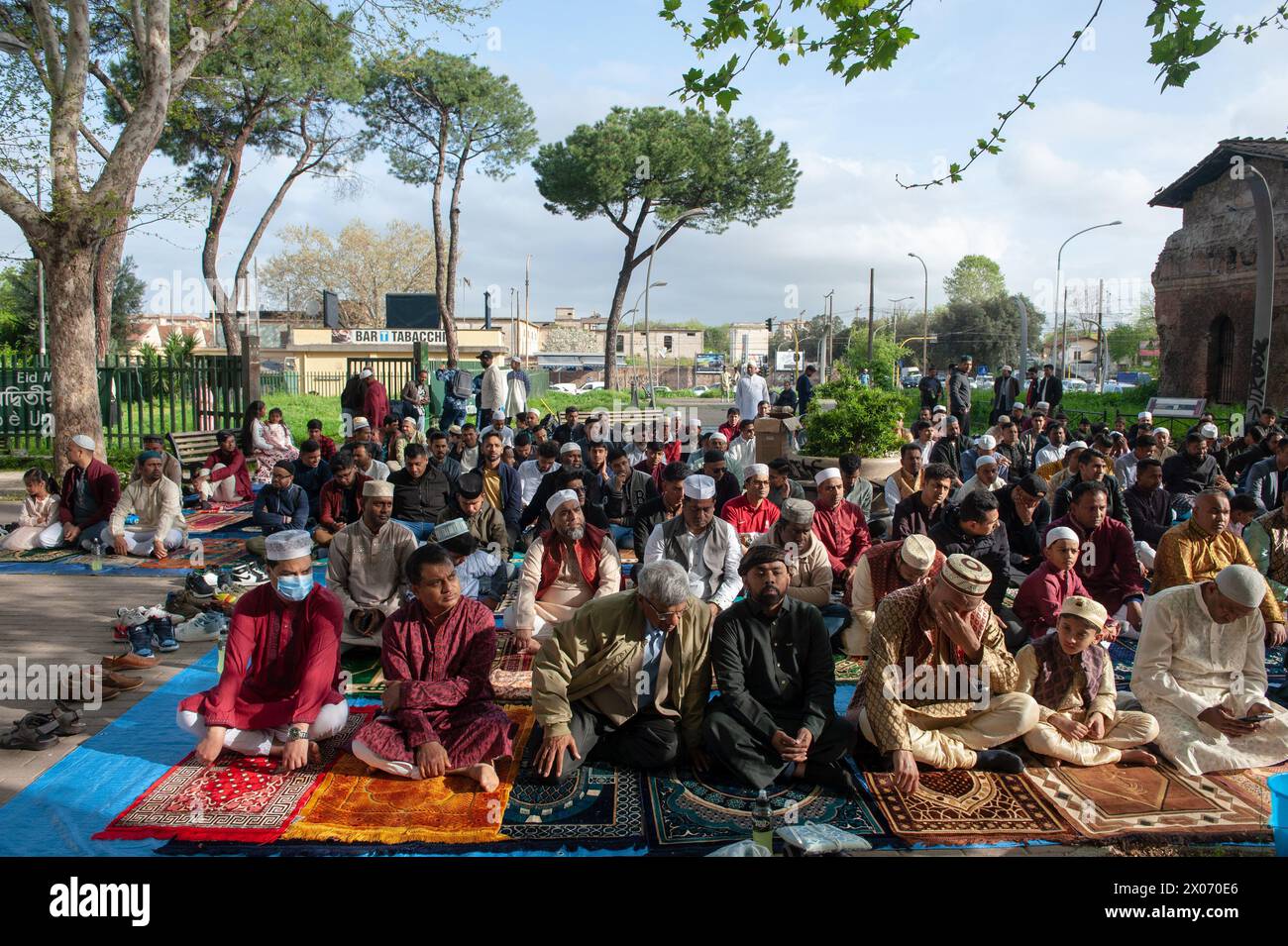 10. April 2024 – Rom, Italien: Am ersten Tag des Monats Shawwal, nach dem Fastenbruch des Ramadan, wird Eid UL Fitr gefeiert. Largo Preneste. © Andrea Sabbadini Stockfoto