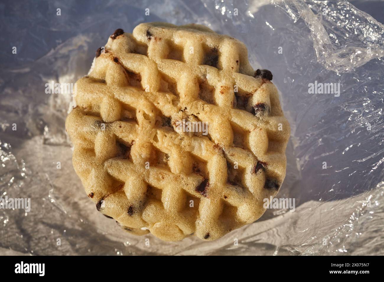 Whoppie Pie mit Waffelkegel Stockfoto