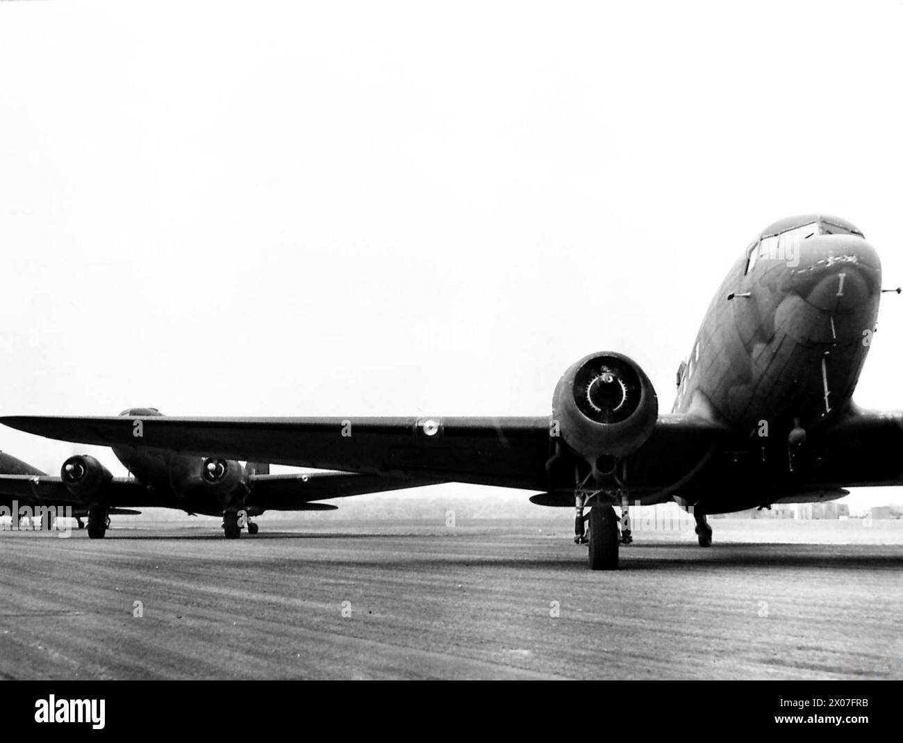 Fotografisches negativ, das Personal, Flugzeuge und Basisoperationen der Royal Air Force während des Zweiten Weltkriegs von 1940 bis 1945 dokumentiert. Stockfoto
