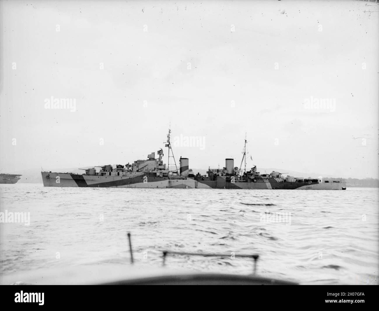 Am 15. Oktober 1942 wurde in Greenock der neue Kreuzer der Dido-Klasse HMS Bellona von Fifeshire angenommen und eine Gedenktafel während der Zeremonie präsentiert. Stockfoto