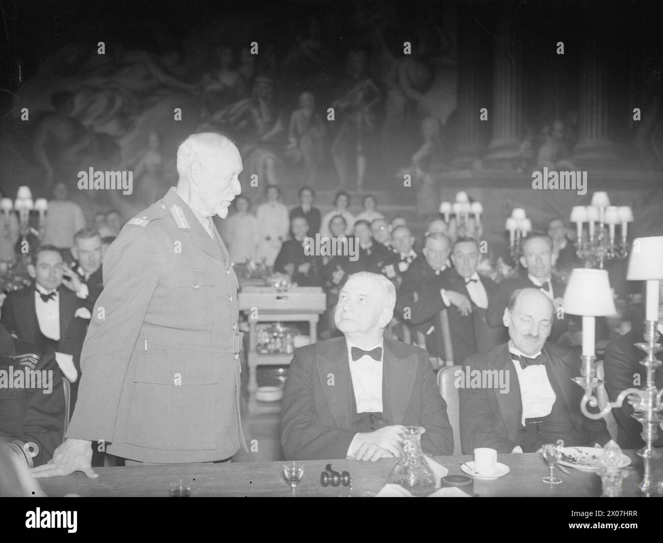 Field-Marshal Smuts hielt eine Rede nach dem Abendessen bei einem Dinner zu seinen Ehren am Royal Naval College in Greenwich, in dem führende Militär- und politische Persönlichkeiten anwesend waren. Stockfoto
