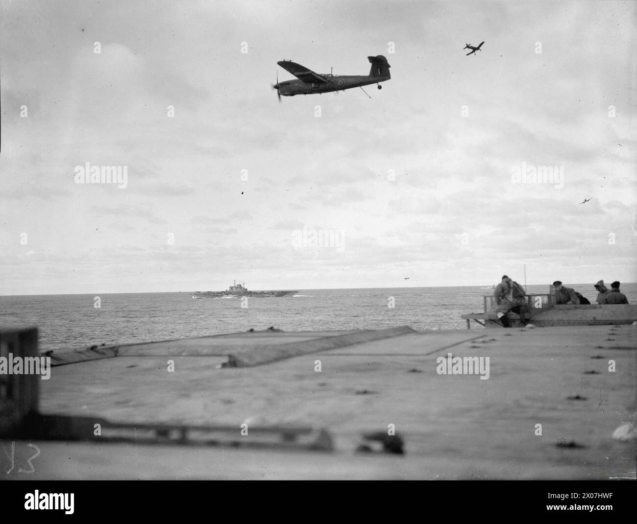Am 3. April 1944 startete die Fleet Air Arm einen Angriff auf das deutsche Schlachtschiff Tirpitz in Altenfjord, Norwegen, wobei Fairey Barracuda auf die HMS Furious zurückkehrte. Stockfoto