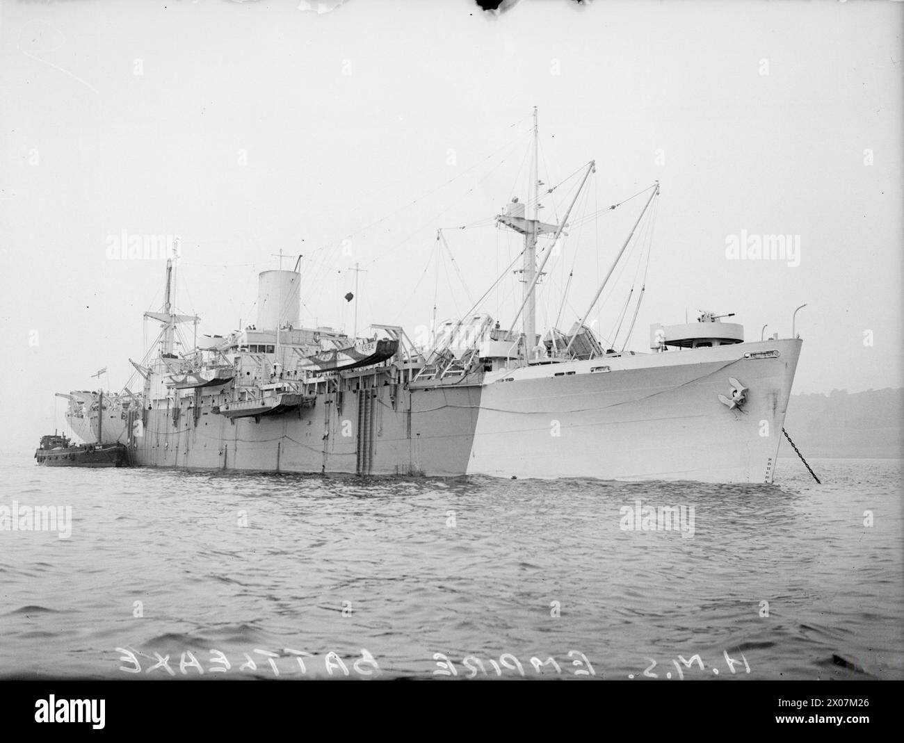 HMS Empire Battleaxe, ein großes Landungsschiff, am 1. August 1944 in Greenock. Stockfoto