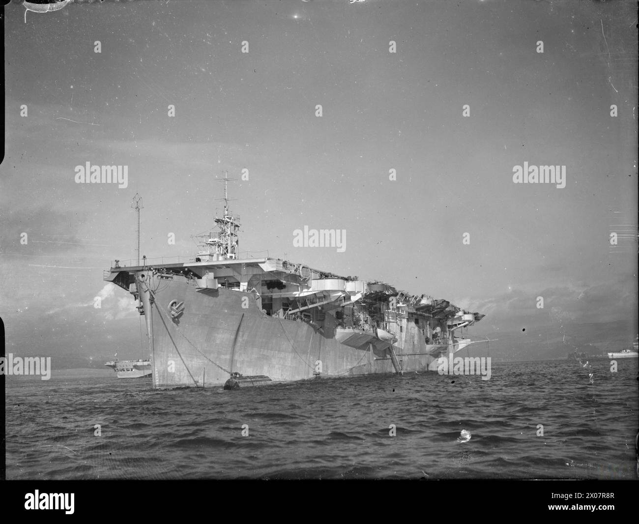 HMS Searcher, ein Escortträger der Royal Navy, vertäute während des Zweiten Weltkriegs in Greenock. Stockfoto