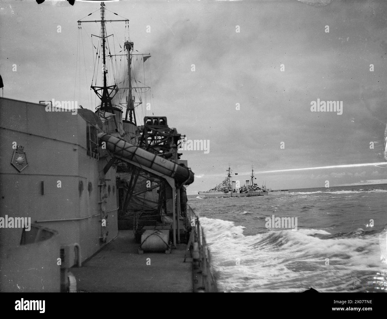 Vom 11. Bis 12. Januar 1945 reiste die HMS Bellona an die norwegische Küste, um an einem Angriff der Heimatflotte auf einen feindlichen Konvoi mit Kriegsvorräten teilzunehmen, der fast vollständig zerstört wurde. Stockfoto