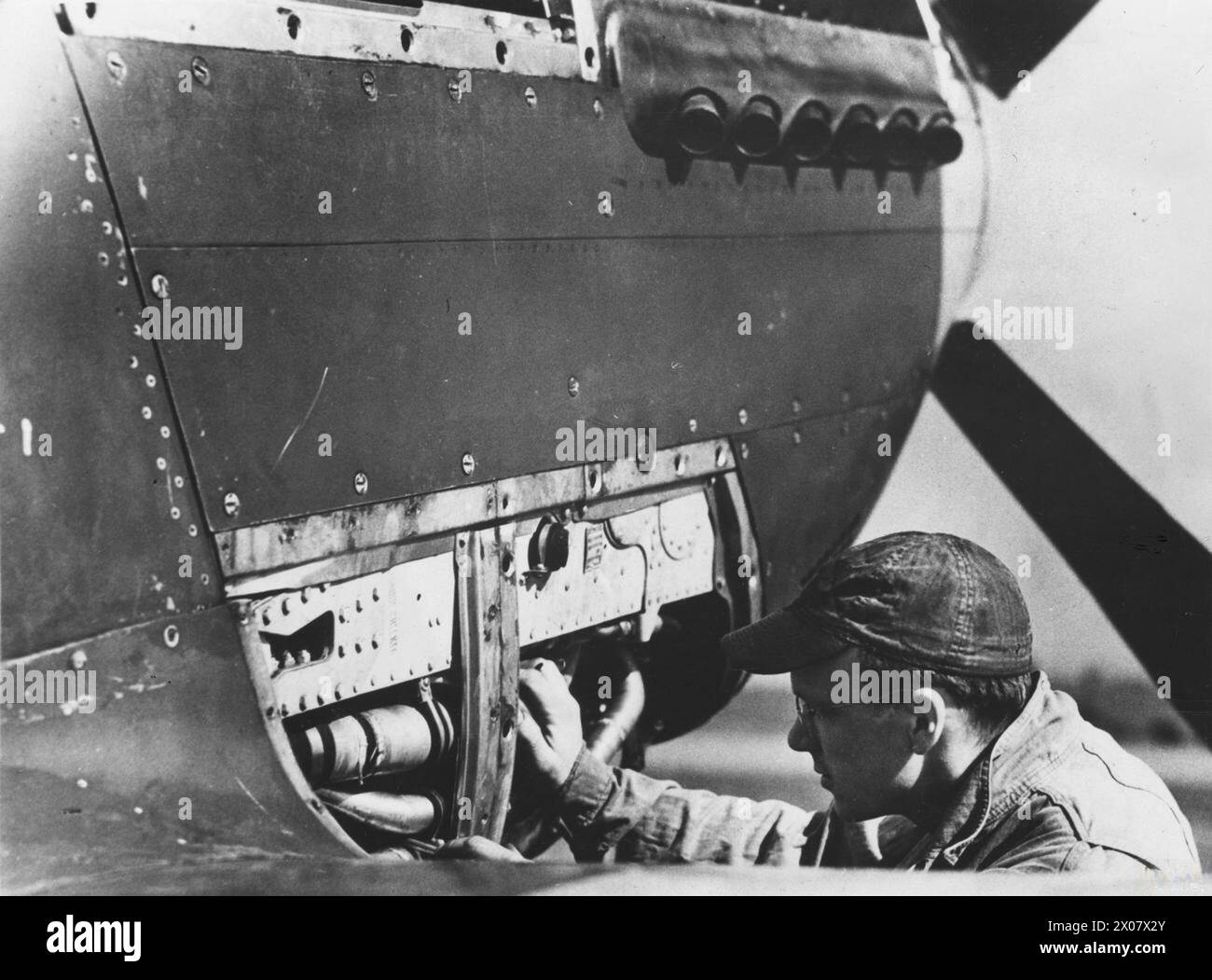 Zwischen 1942 und 1945 unterhielt Staff Sergeant Harry F. East von der 4th Fighter Group die Lokomotive einer P-51 Mustang auf der britischen Flugbasis Debden und unterstützte die Operationen der besten US-Piloten, darunter die Captains Don Gentile und Robert Johnson. Stockfoto