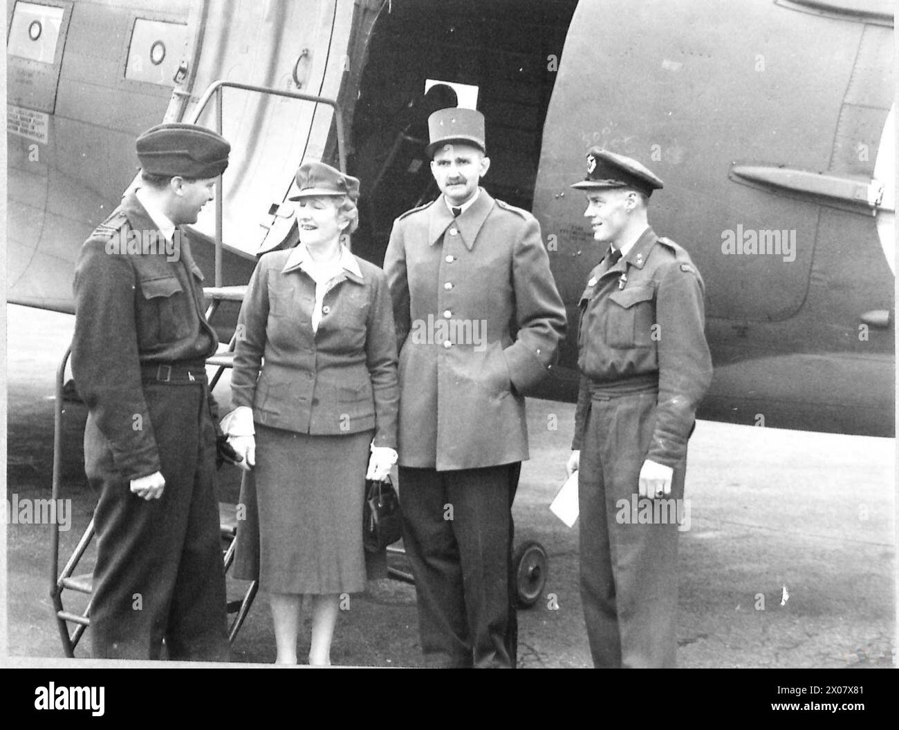 Fotografisches negativ mit Flugzeugen, Personal und Trainingsaktivitäten der Royal Air Force in Großbritannien zwischen 1940 und 1945 während des Zweiten Weltkriegs Stockfoto
