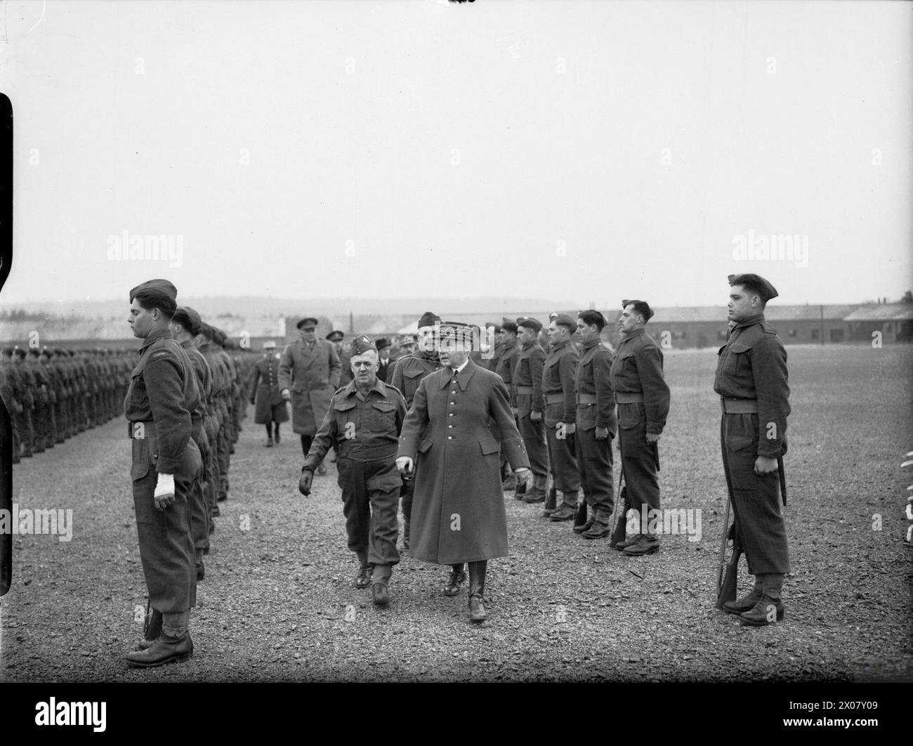 DUNKIRK 26-29. MAI 1940: General Maurice Gamelin, Oberbefehlshaber der französischen Armee, berichtet über die kanadischen Truppen bei Aldershot Gamelin, Maurice Gustave, Kanadische Armee Stockfoto