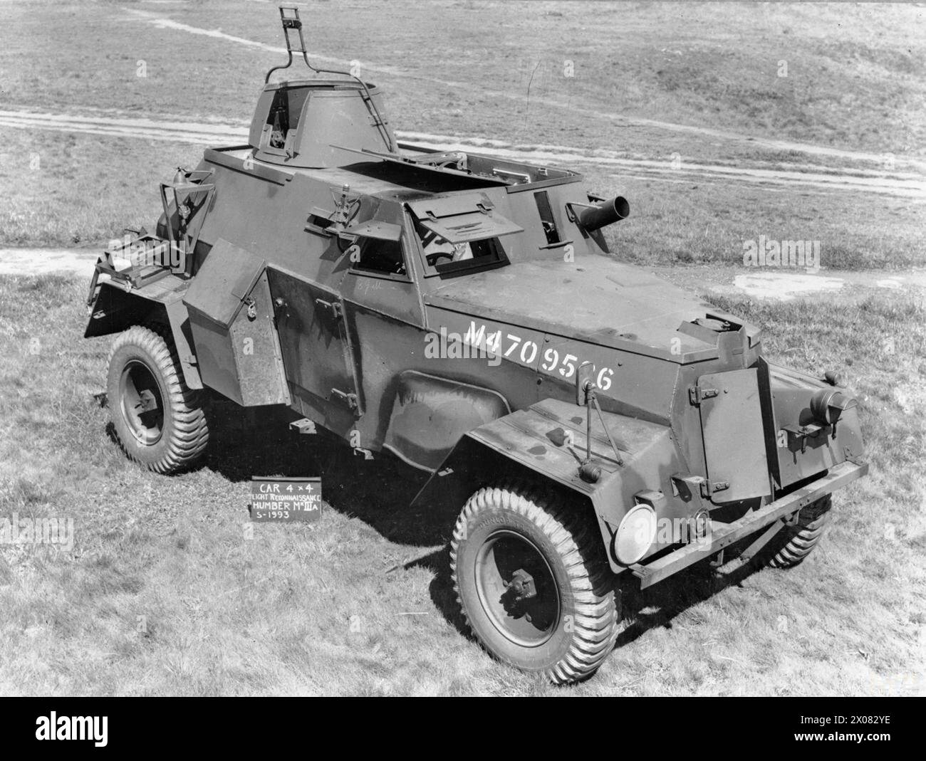 Der Humber Mk IIIa war eine aufgerüstete Version des Mk III mit zusätzlichen Sichtöffnungen in den vorderen Winkeln des Rumpfes. Produziert von der Rootes Group, behielt es den 4x4 Antrieb und die Bewaffnung des Mk III, einschließlich eines Boys-Panzerabwehrgewehens und eines leichten Maschinengewehrs Bren. Der Mk IIIa wurde während des Zweiten Weltkriegs von Aufklärungsregimentern und dem RAF-Regiment genutzt Stockfoto