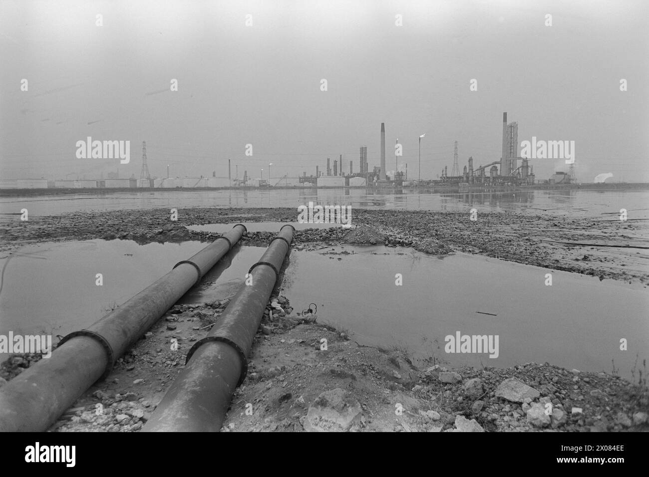 Aktuell 14 - 3 - 1973: Die Stadt, die auf Öl wartet die britische Industriestandorte Teesside hofft auf Norwegen. Sie hofft, dass sie siegreich aus dem Tauziehen hervorgehen wird, um zum Landeplatz für Nordseeöl zu werden. Teesside hat eine Menge Industrie von früher - aber es gibt auch hohe Arbeitslosigkeit in diesem Bezirk von England. Manche hoffen, dass Teesside ein Industrieriese wird. Viele andere freuen sich mit großem Entsetzen auf eine solche Entwicklung. In Seal Sands wird Land aus dem Meer zurückgewonnen, um Platz für mehr Industrie zu schaffen. Foto: Odd Ween / aktuell / NTB ***FOTO NICHT VERARBEITET*** Stockfoto