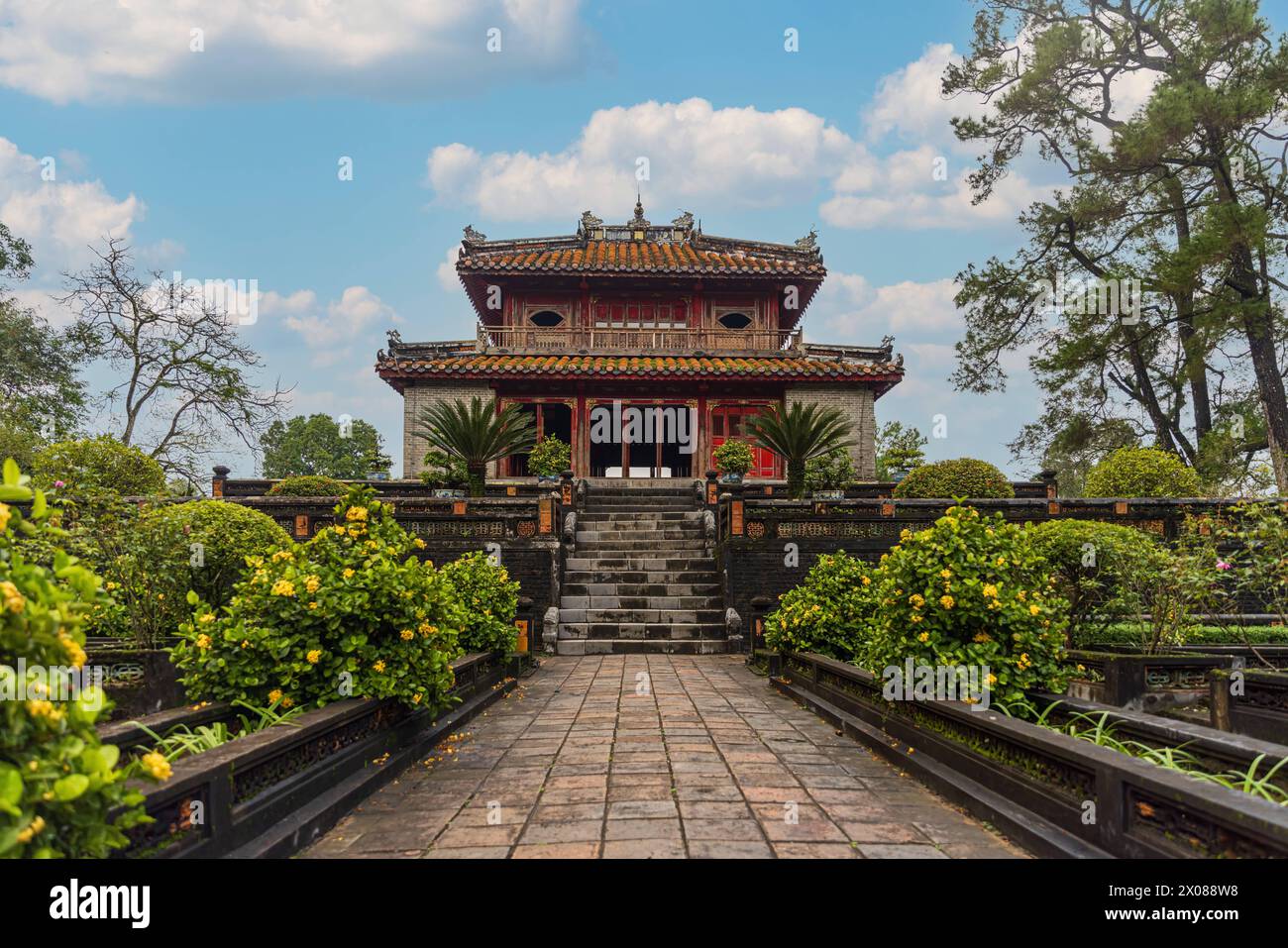 Schrein-Pavillon im kaiserlichen Khai Dinh-Grab in Hue, Vietnam Schrein-Pavillon im kaiserlichen Khai Dinh-Grab Vietnam *** Schreinpavillon im kaiserlichen Khai Stockfoto