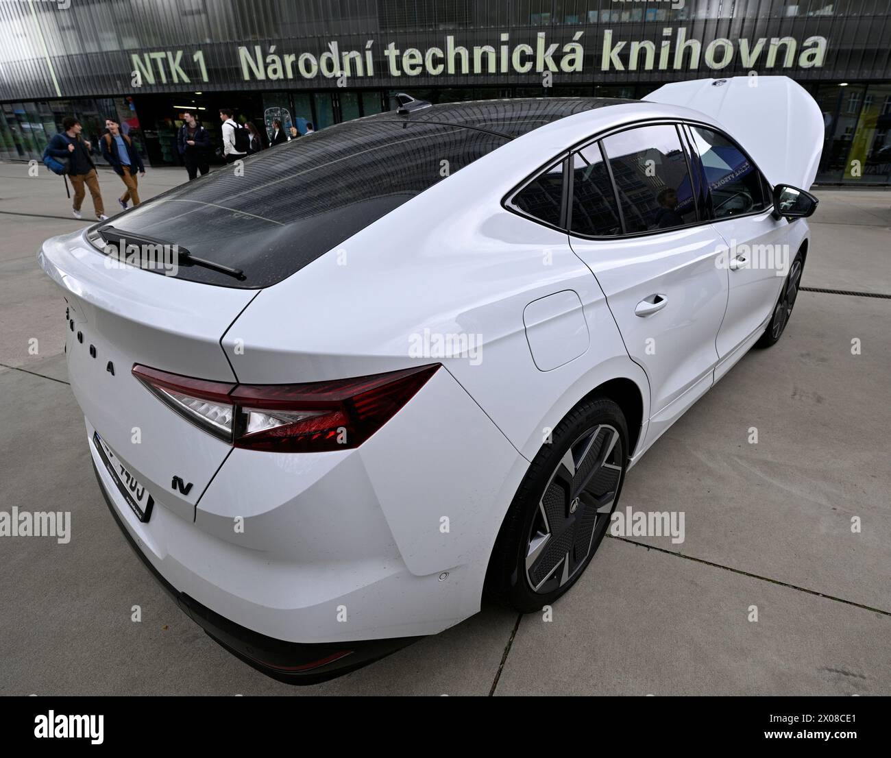 Ein Skoda-Elektroauto beim Automobiltag 2024, organisiert vom Masaryk Institute of Advanced Studies an der CTU in Prag, 10. April 2024, Prag. (CTK Foto/Michal Krumphanzl) Stockfoto