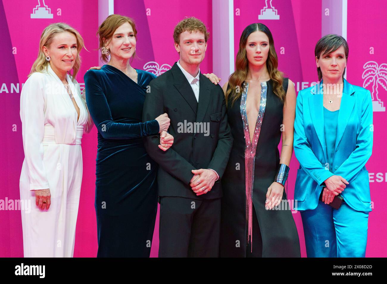 Elsie de Brauw, Martijn Lakemeier, Delfina Chaves, Saskia Diesing nehmen am 5. Tag des 7. Canneseries International Festivals am 9. April 2024 in Cannes Teil Stockfoto