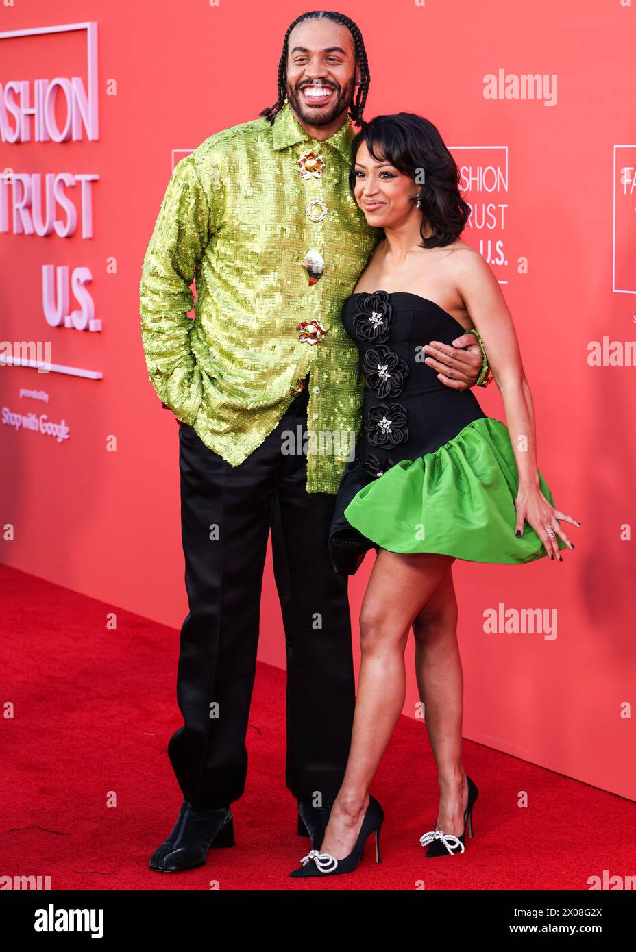 BEVERLY HILLS, LOS ANGELES, KALIFORNIEN, USA - 9. APRIL: Charles Harbison und Liza Koshy kommen am 9. APRIL 2024 zu den Fashion Trust U.S. Awards 2024, die in einer Privatresidenz in Beverly Hills, Los Angeles, Kalifornien, USA, ausgetragen wurden. (Foto: Xavier Collin/Image Press Agency) Stockfoto