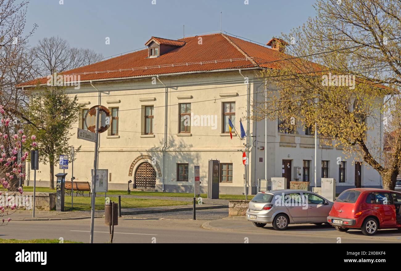 Craiova, Rumänien - 16. März 2024: Oltenia Museum of Ethnography Building in Matei Basarab Street sonniger Frühlingstag. Stockfoto