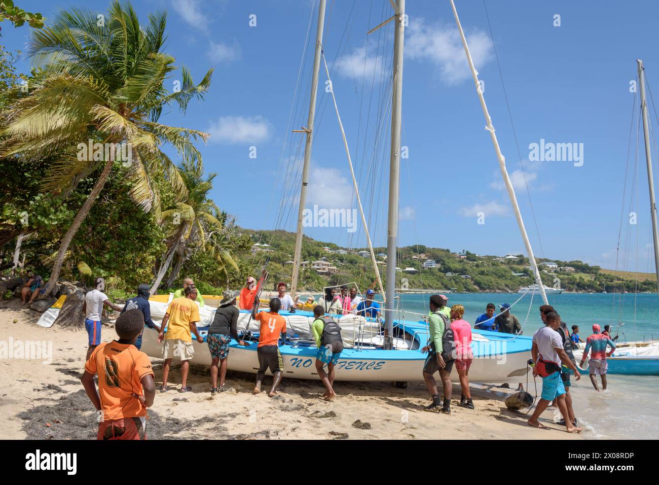 Sonntag Yachtrennen in Friendship Bay, Bequia Island, St. Vincent und den Grenadinen, Karibik Stockfoto