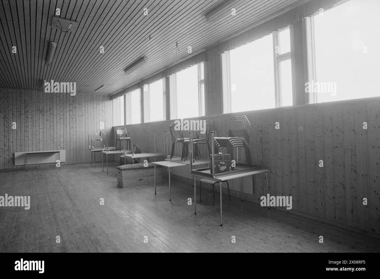 Aktuell 16 - 6 - 1973: Hundert Häuser und ein Mann als vor 20 Jahren war Bjørnsund eine lebendige Gemeinde. Heute ist nur noch eine Person in diesem Fischerdorf übrig. Jetzt wird Bjørnstad ein Touristenziel. Die Leute sind begierig, hier draußen in dieser Einsamkeit ein Haus zu kaufen. Foto: Sverre A. Børretzen / aktuell / NTB ***FOTO NICHT BEARBEITET*** Stockfoto