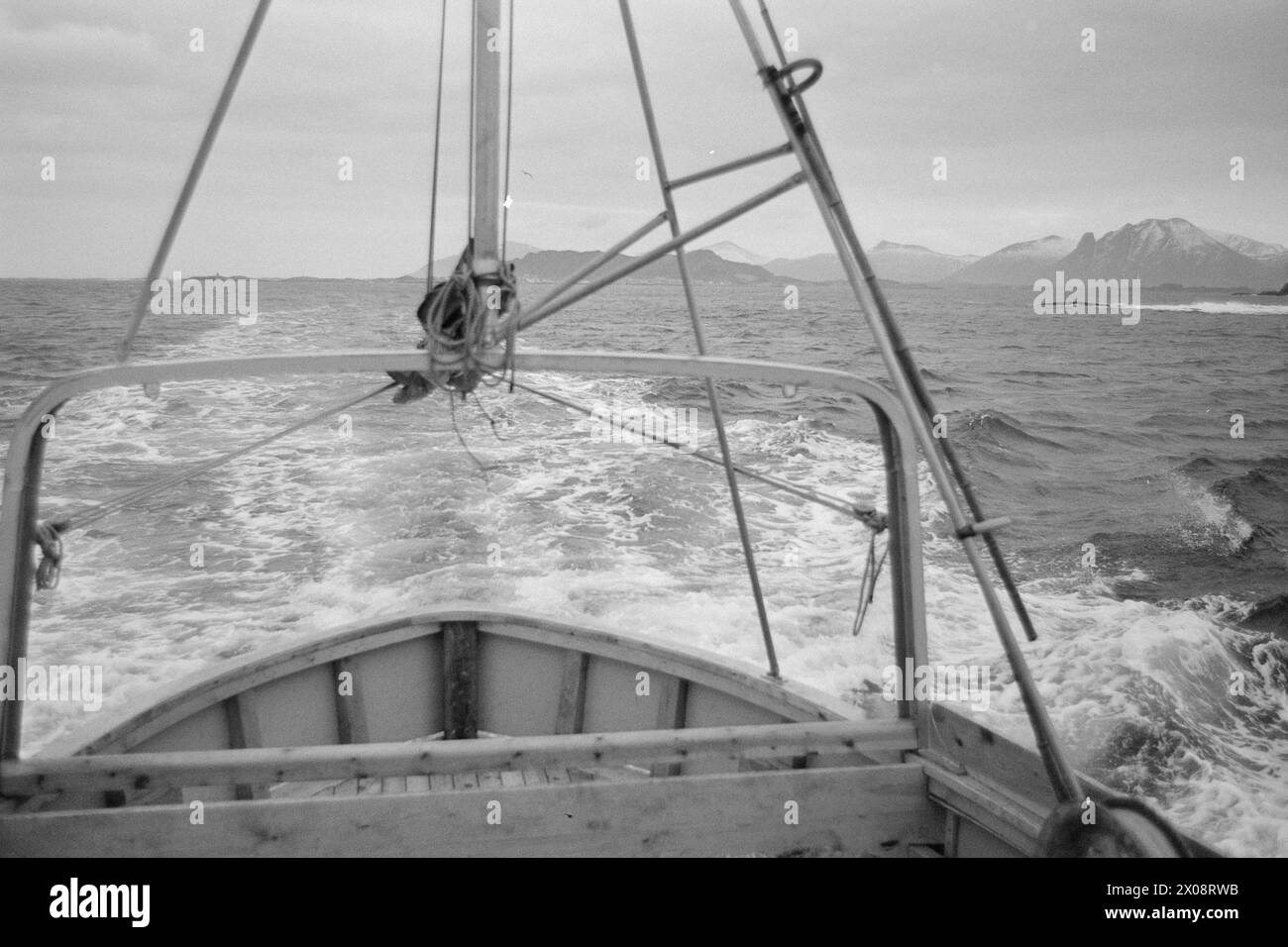 Aktuell 16 - 6 - 1973: Hundert Häuser und ein Mann als vor 20 Jahren war Bjørnsund eine lebendige Gemeinde. Heute ist nur noch eine Person in diesem Fischerdorf übrig. Jetzt wird Bjørnstad ein Touristenziel. Die Leute sind begierig, hier draußen in dieser Einsamkeit ein Haus zu kaufen. Foto: Sverre A. Børretzen / aktuell / NTB ***FOTO NICHT BEARBEITET*** Stockfoto