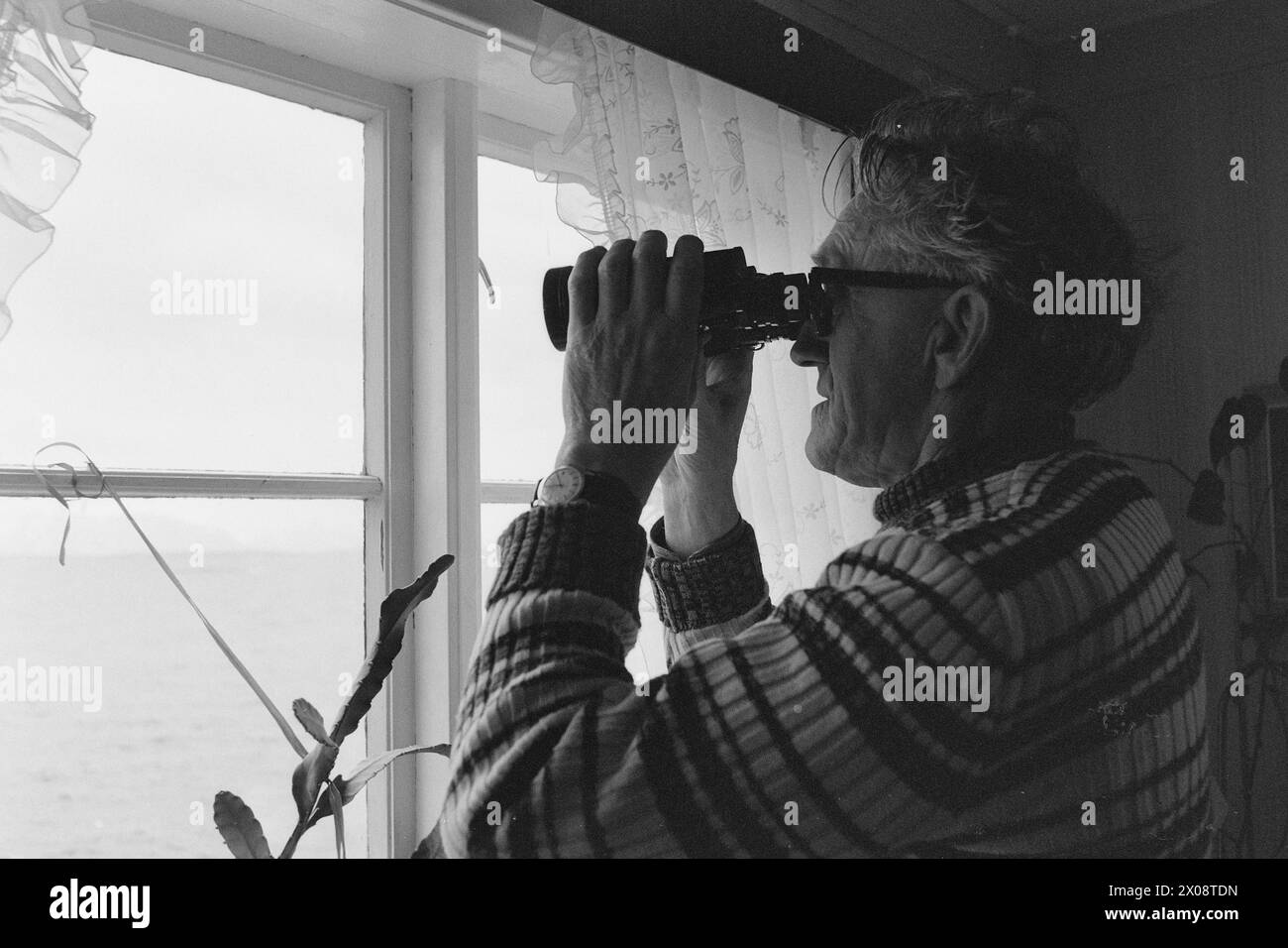 Aktuell 16 - 6 - 1973: Hundert Häuser und ein Mann als vor 20 Jahren war Bjørnsund eine lebendige Gemeinde. Heute ist nur noch eine Person in diesem Fischerdorf übrig. Jetzt wird Bjørnstad ein Touristenziel. Die Leute sind begierig, hier draußen in dieser Einsamkeit ein Haus zu kaufen. Foto: Sverre A. Børretzen / aktuell / NTB ***FOTO NICHT BEARBEITET*** Stockfoto