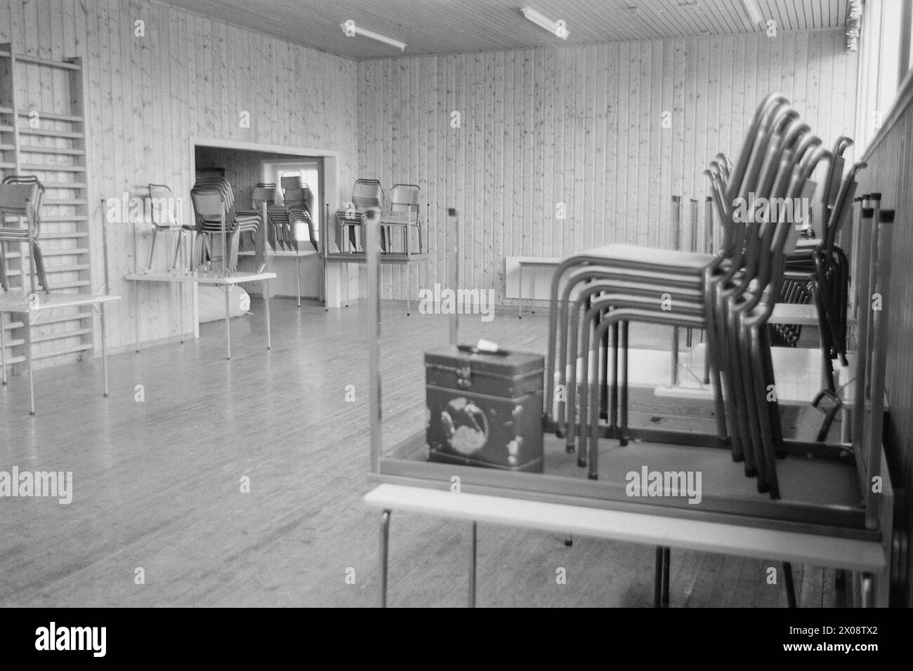 Aktuell 16 - 6 - 1973: Hundert Häuser und ein Mann als vor 20 Jahren war Bjørnsund eine lebendige Gemeinde. Heute ist nur noch eine Person in diesem Fischerdorf übrig. Jetzt wird Bjørnstad ein Touristenziel. Die Leute sind begierig, hier draußen in dieser Einsamkeit ein Haus zu kaufen. Foto: Sverre A. Børretzen / aktuell / NTB ***FOTO NICHT BEARBEITET*** Stockfoto